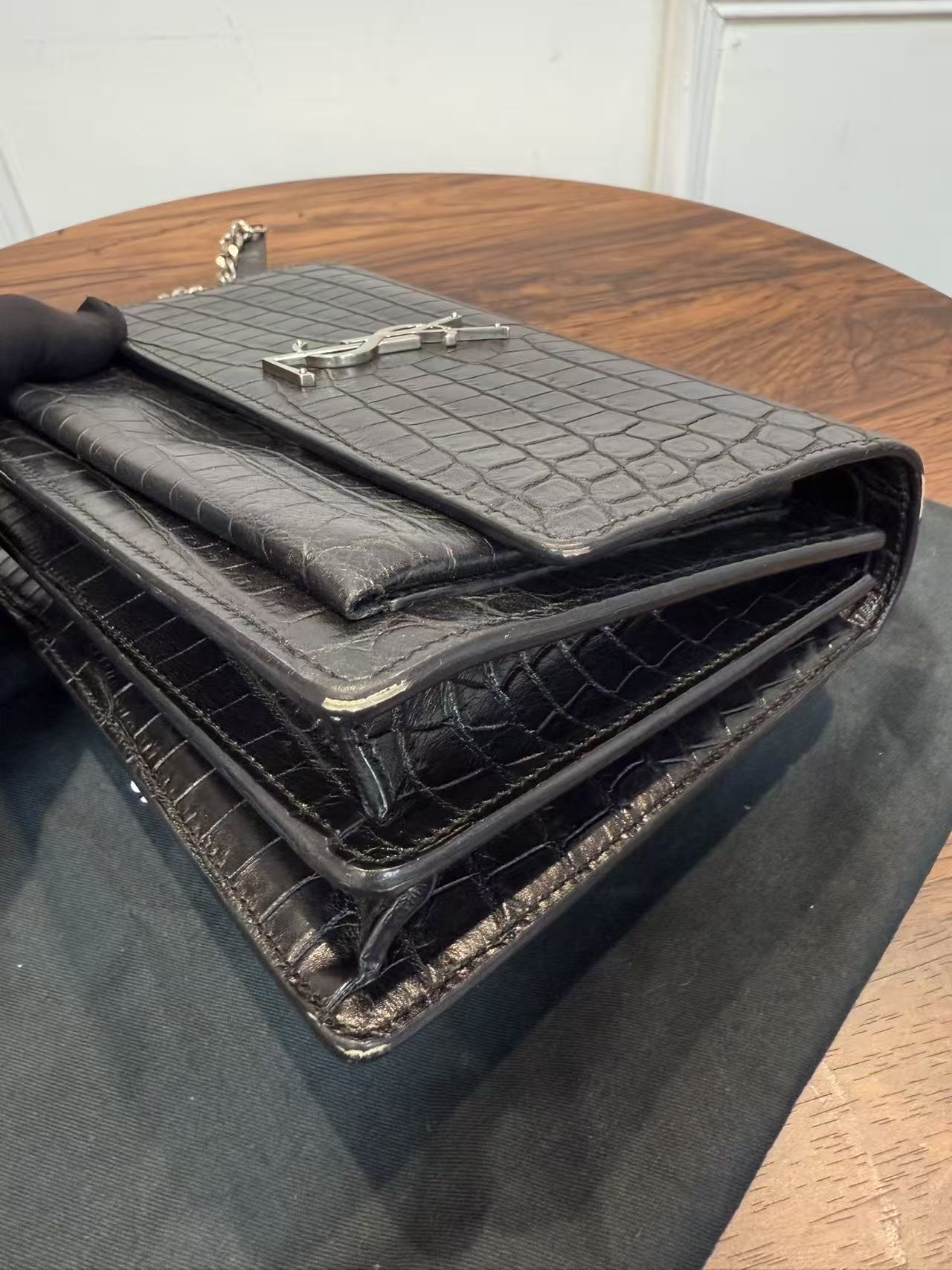 YSL日落包鰐魚壓紋銀Logo鏈條斜孭包