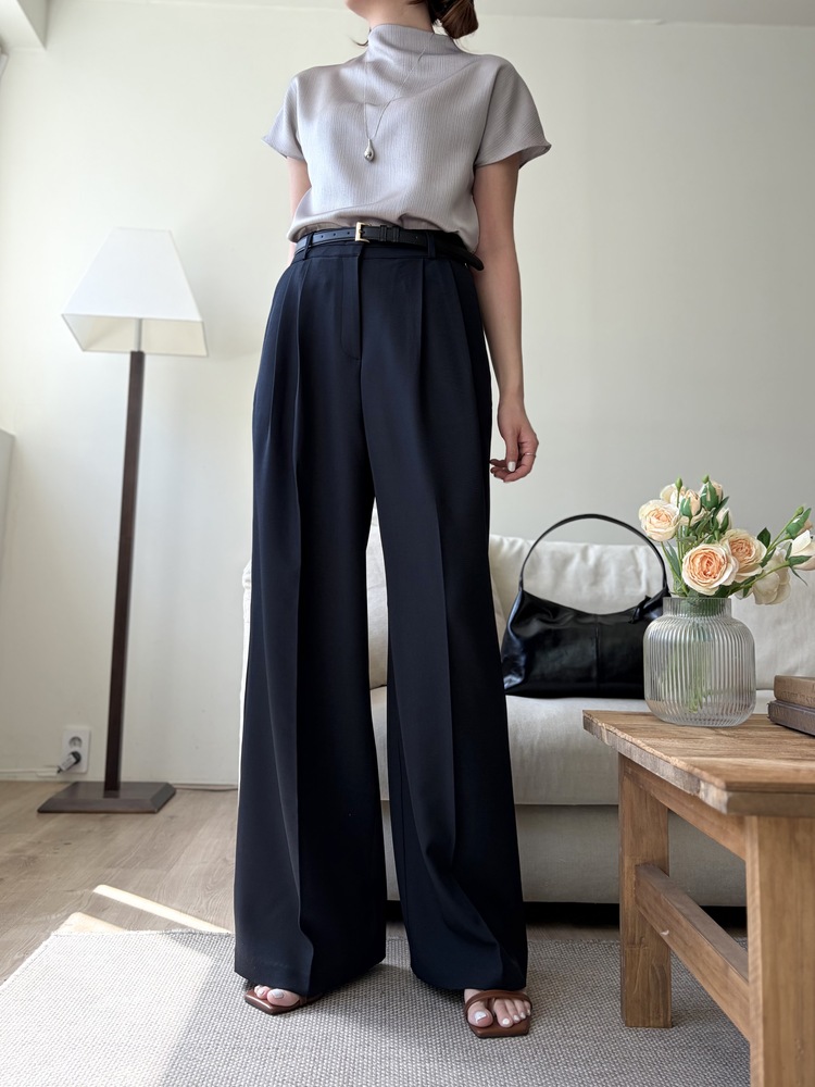Timeless Pleated Flow Pants (Navy)