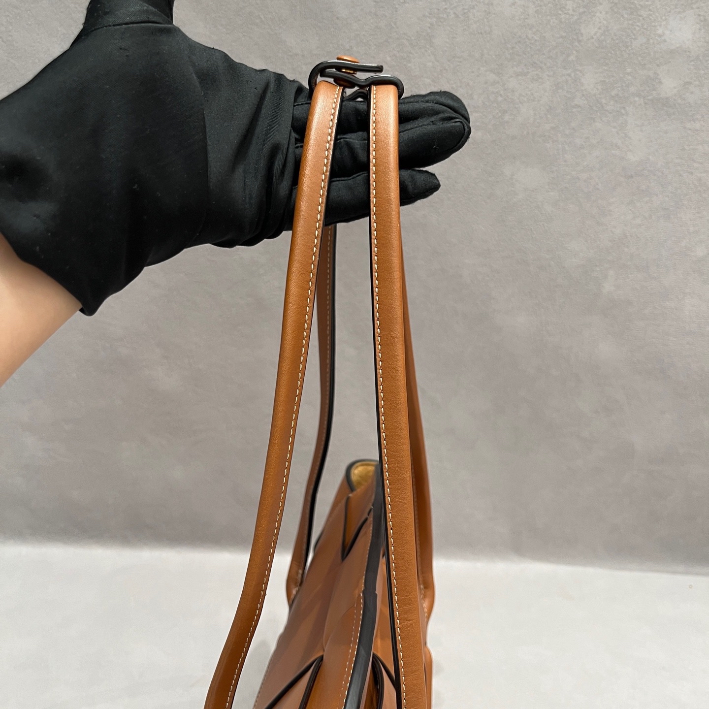 【預訂貨品】BV焦糖色編織牛皮tote