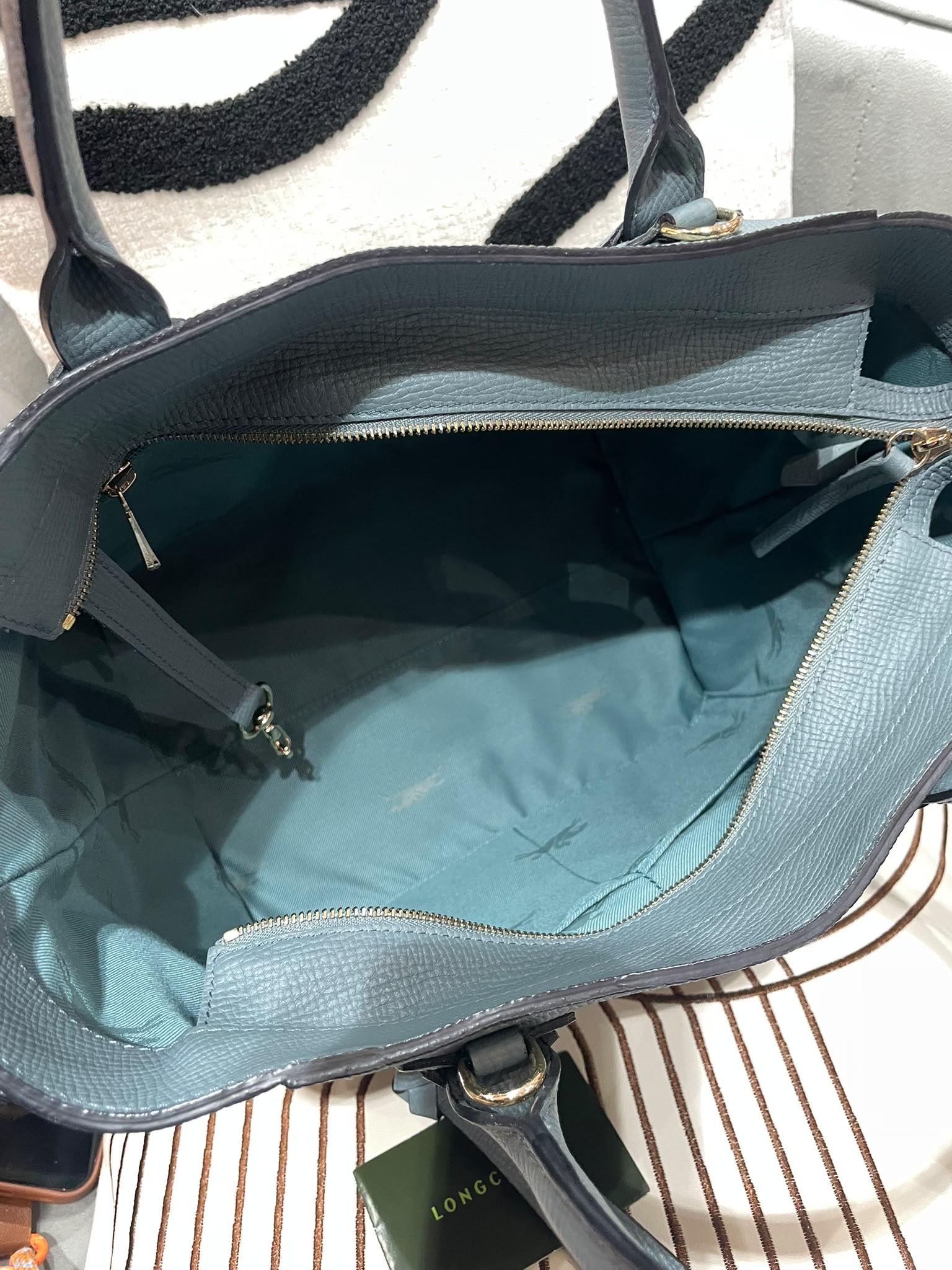 Longchamp mailbox bag calfskin 100%Authentic，98%new✅dust bag 專門店售價$💰6750‼️ 