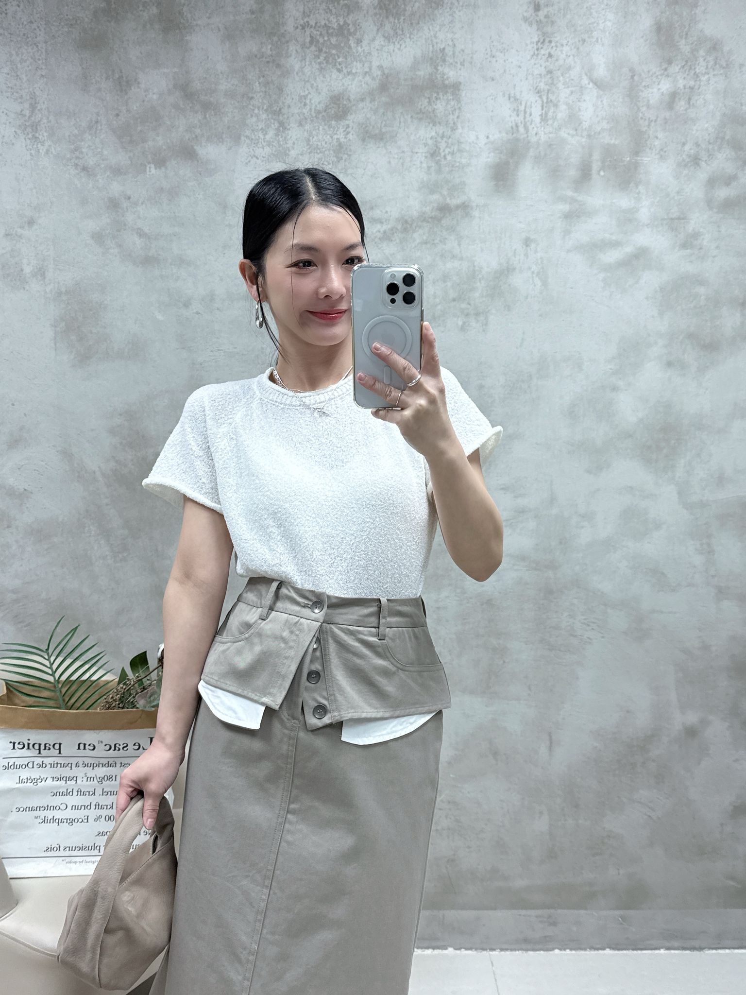 A09 捲邊凈色針織Top