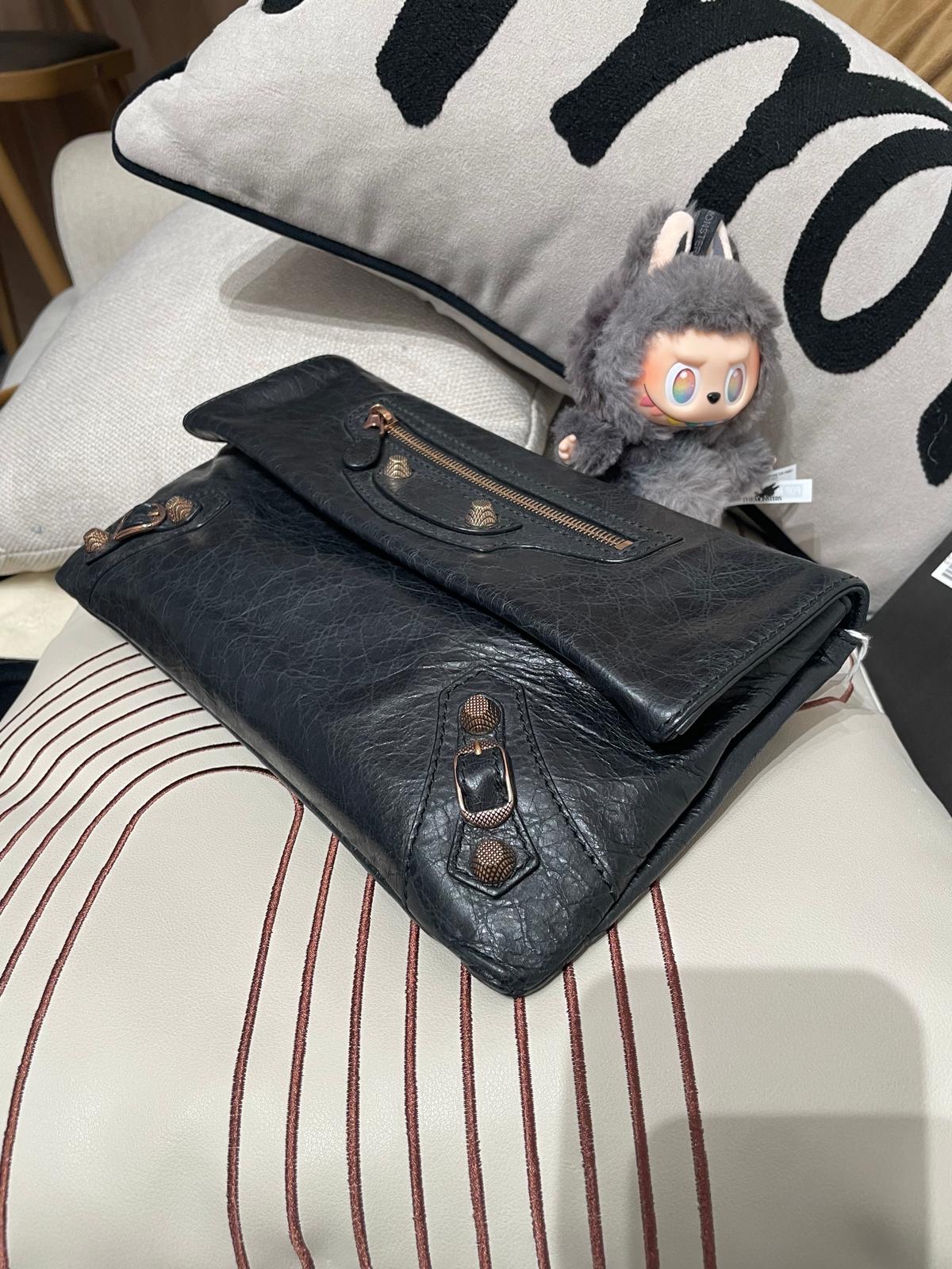 Balenciaga clutch bag 100%Authentic,95%new