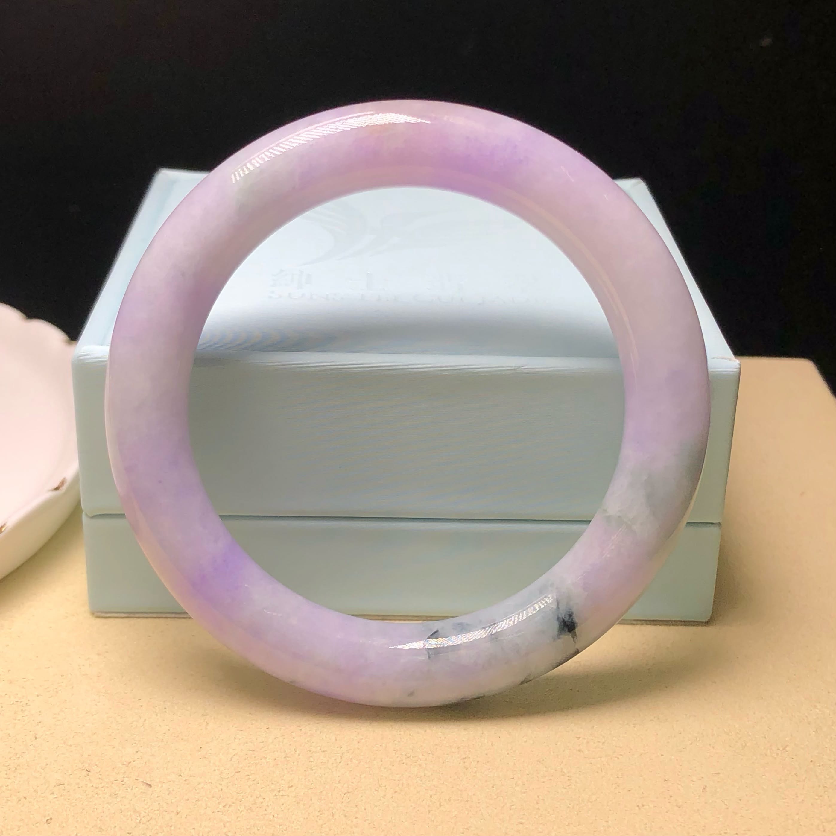 C06813 藍紫飄藍花圓鐲57.4mm(有裂)