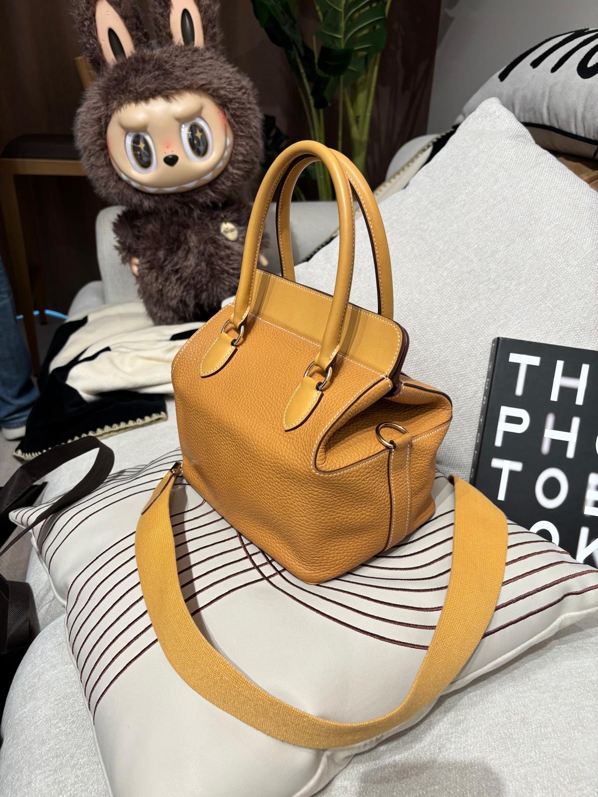 Hermes Toolbox 20 Stamp Y 芝麻色金扣 100%Authentic, 95%New ✅Dust bag ✅Box