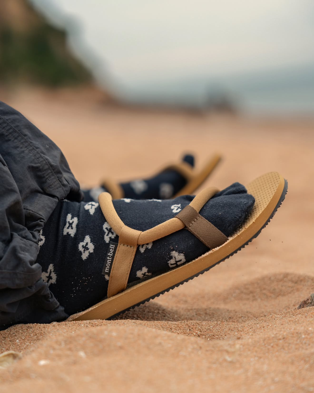 日本代購【 日本直送  montbell sock-on sandals unisex 超輕量 休閒 涼鞋 | 拖鞋 | 男女合用 】 