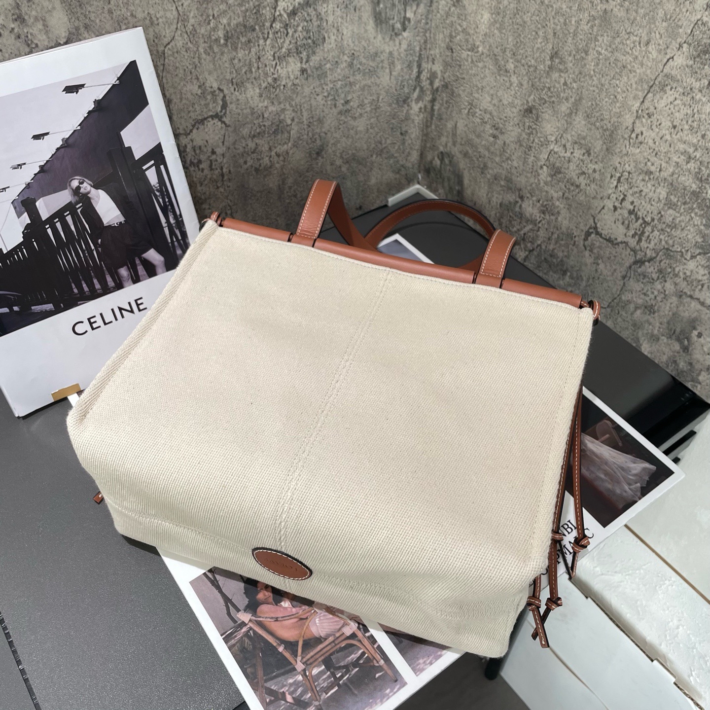 【預訂貨品】LOEWE米色帆布拼焦糖牛皮tote