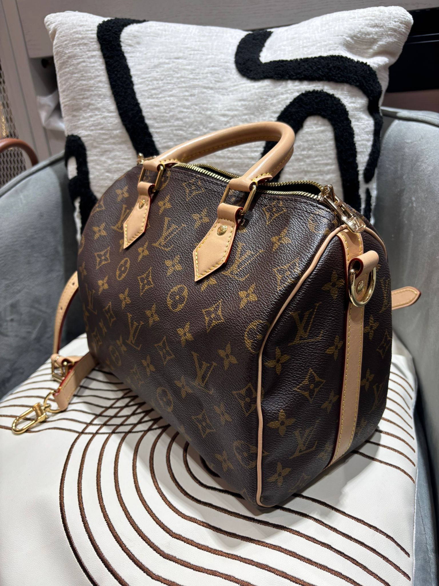 LV speedy Bandoulière 25 monogram 100%Authentic, 98%New  ✅Key Lock ✅長肩帶✅塵袋✅box