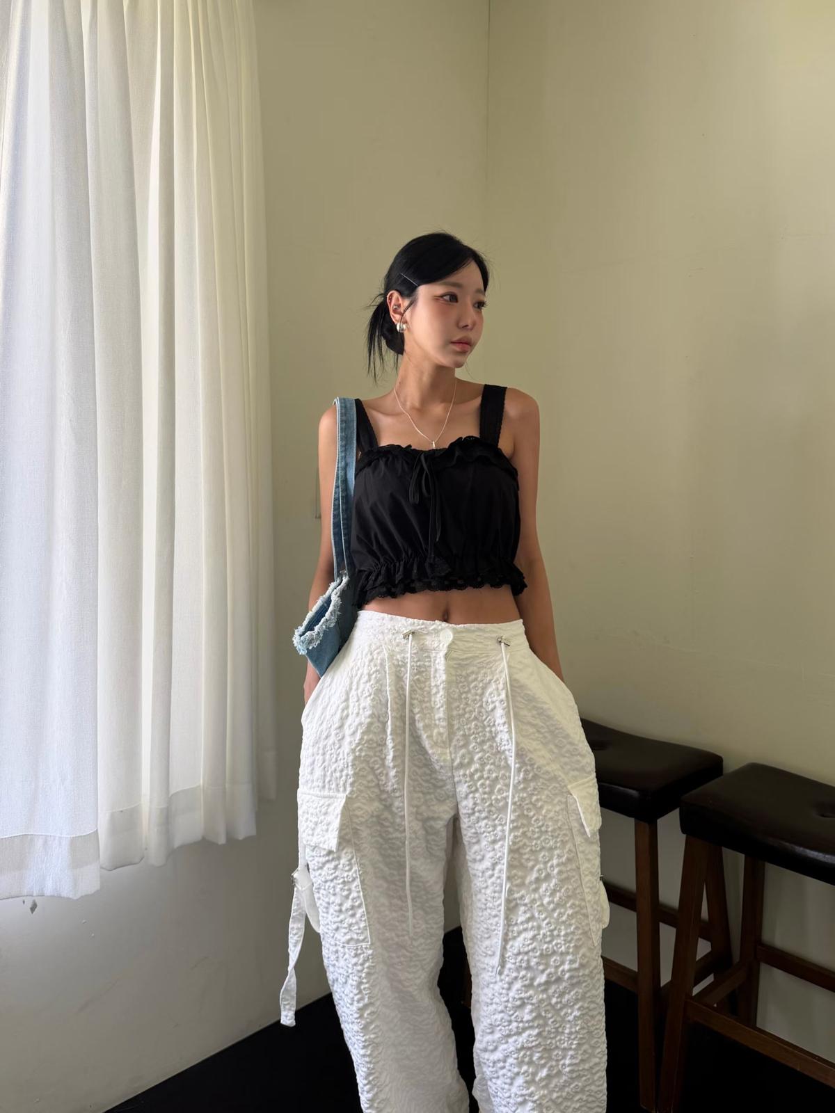 R08 短身通花ruffle top