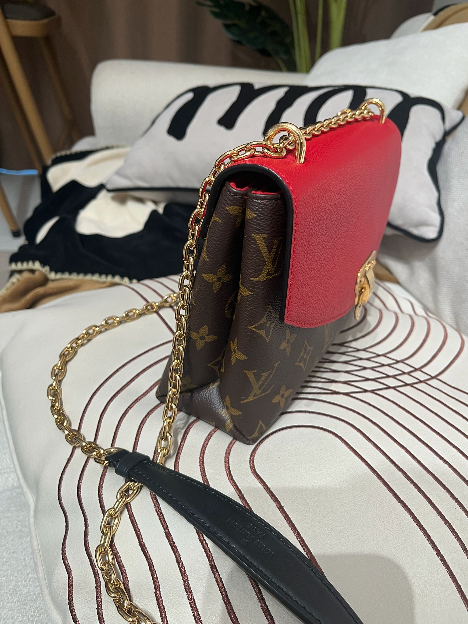 Lv Saint Placide Monogram Chain SHOULDER BAG M43713 100%Authentic ,98%new✅dust bag  