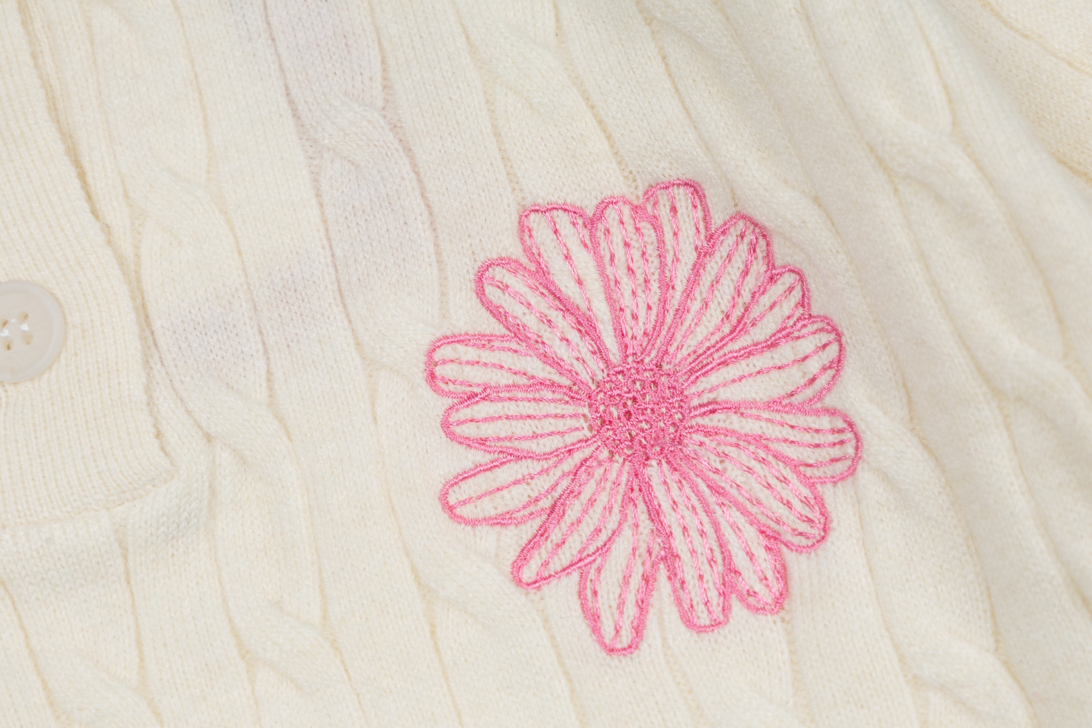 Mardi Mercredi Flower Embroidery Cable Short Sleeve Knit