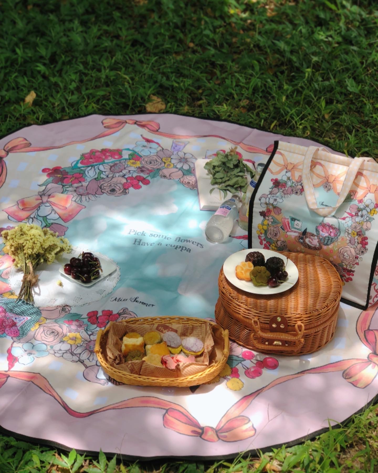 Miss Summer {Blue sky party} 野餐墊 + 保冷袋