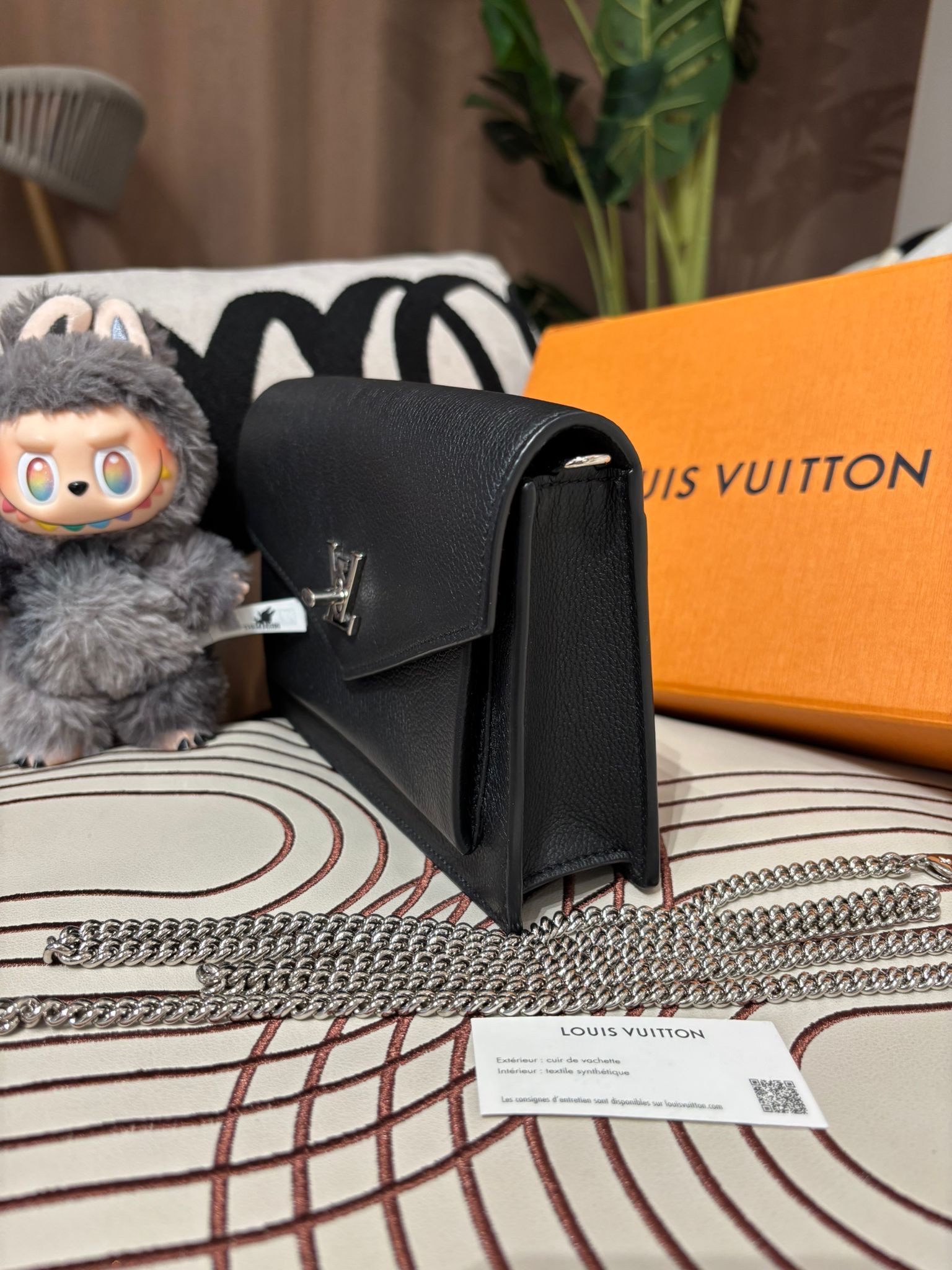 未使用品 Lv My lockme chain pochette bag calfskin ,100%Authentic,unused ✅dust bag ✅box 