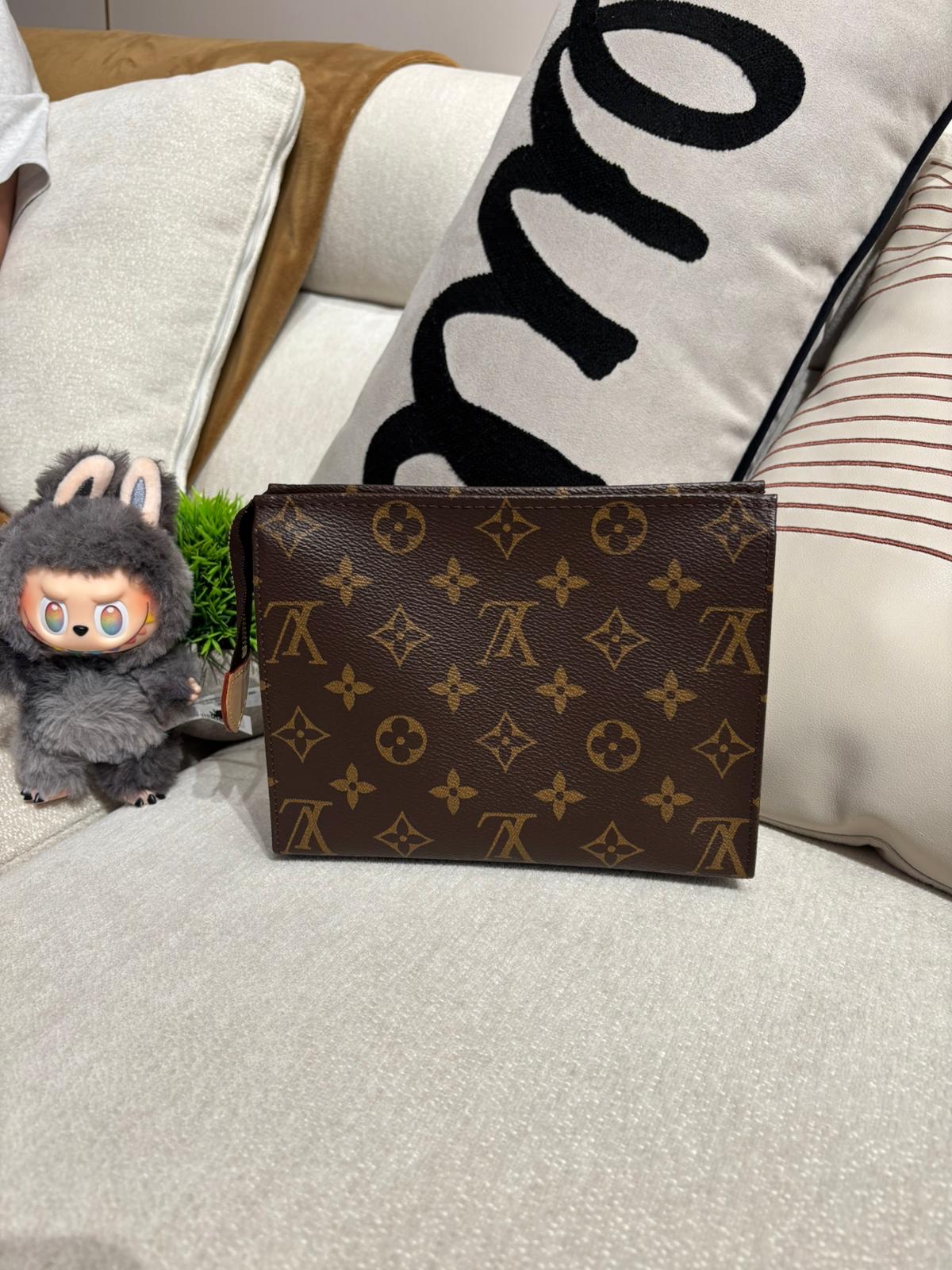 全新 LV toilette M47544 梳洗包19 手拿化妝包 100%Authentic, 全新未使用品 ✅Dust bag ✅Box