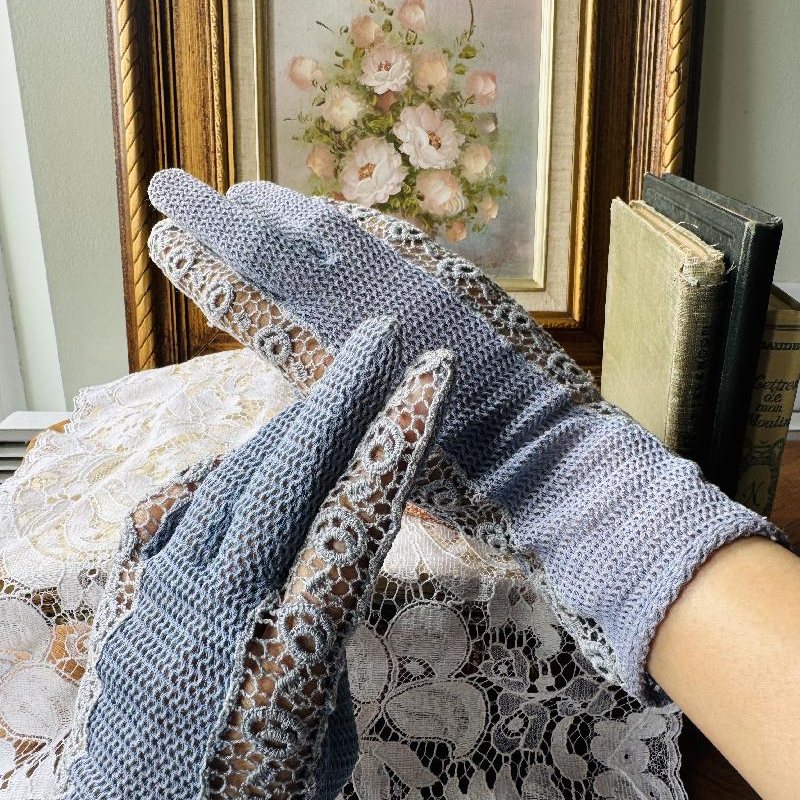Vintage Mid-Century Purplish Blue Hand Crochet Elegant Gloves - 7"(MT2321)