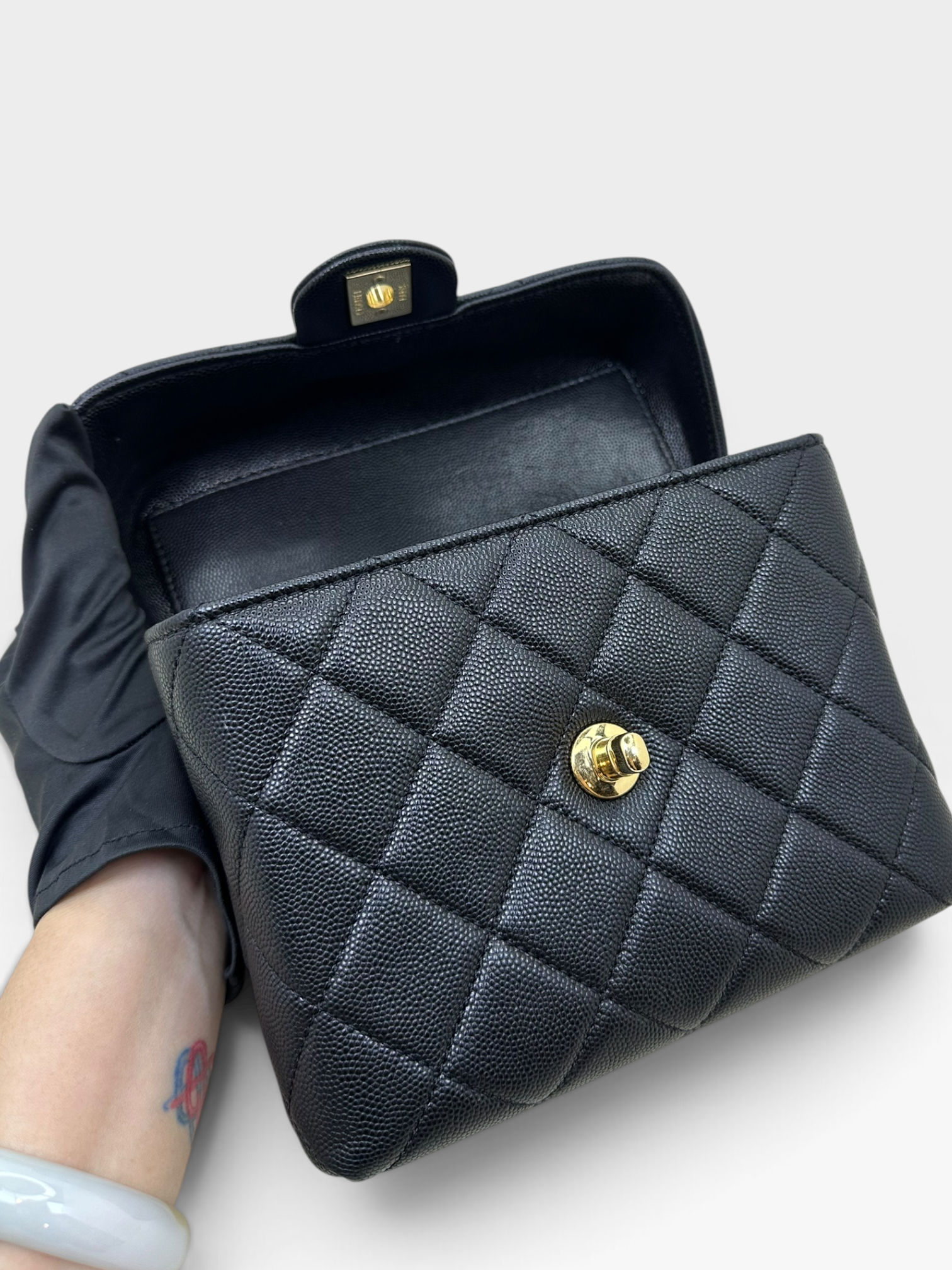 Pre-Owned CHANEL 23C Vanity Flap Bag with Handle / Product Code: K090404