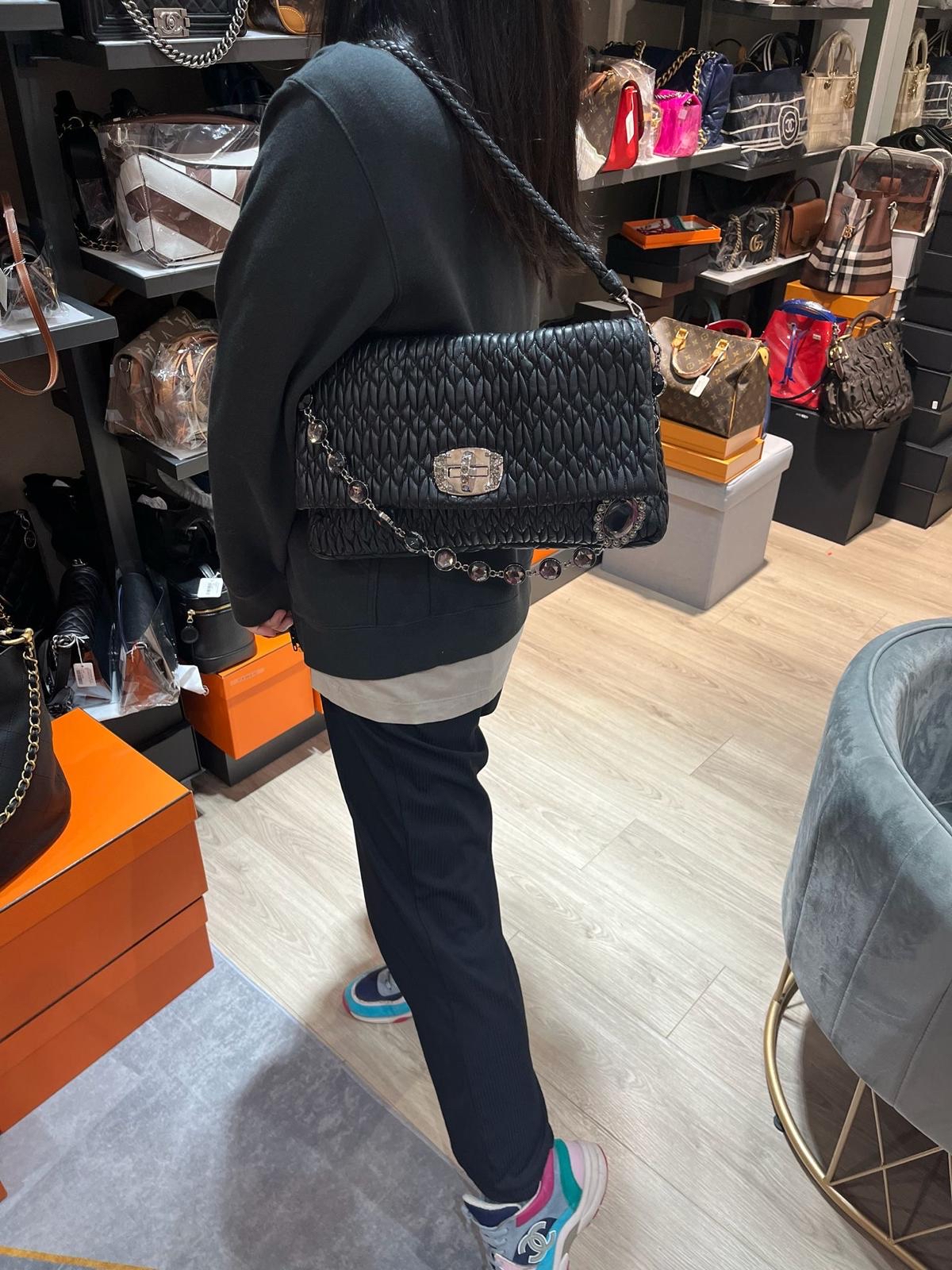 Miu miu crystal shoulder bag 100%Authentic,95%new ✅dust bag   Size: W28*H14*D4cm