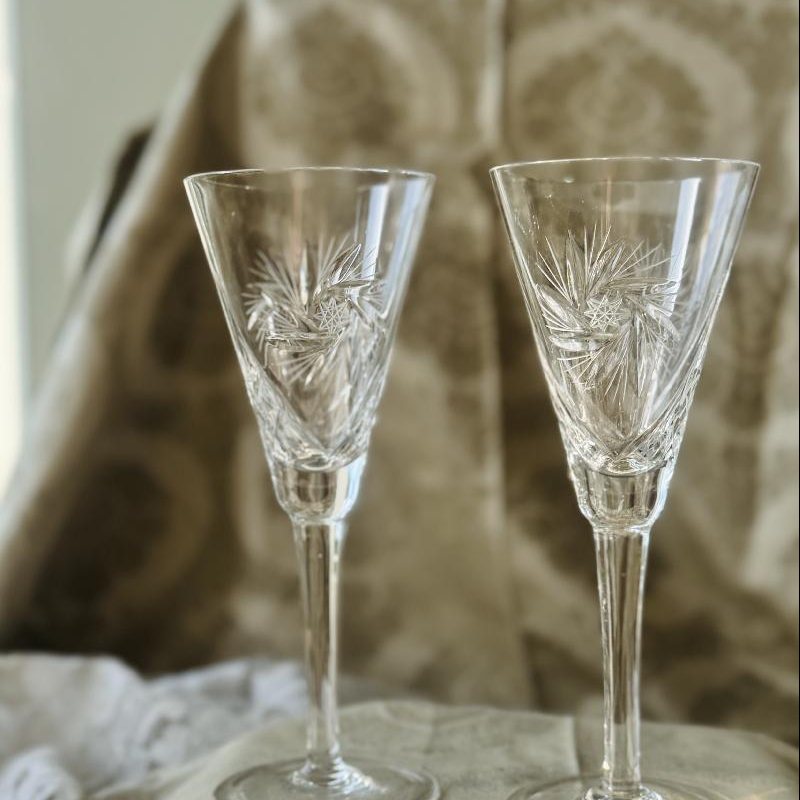 A Pair of Vintage Hand-Cut Crystal Champagne Flutes with Pinwheel Pattern (MT2381)