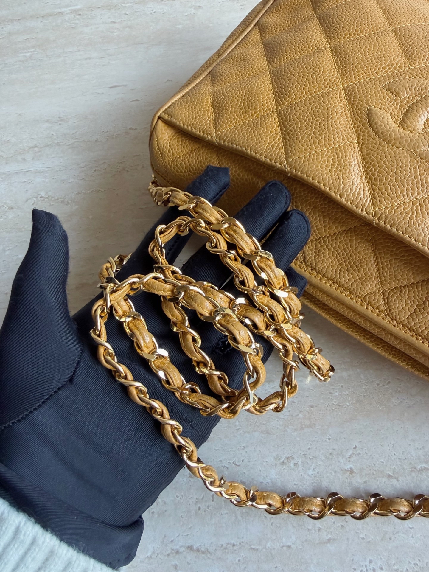 【預訂貨品】Chanel中古金球相機包 