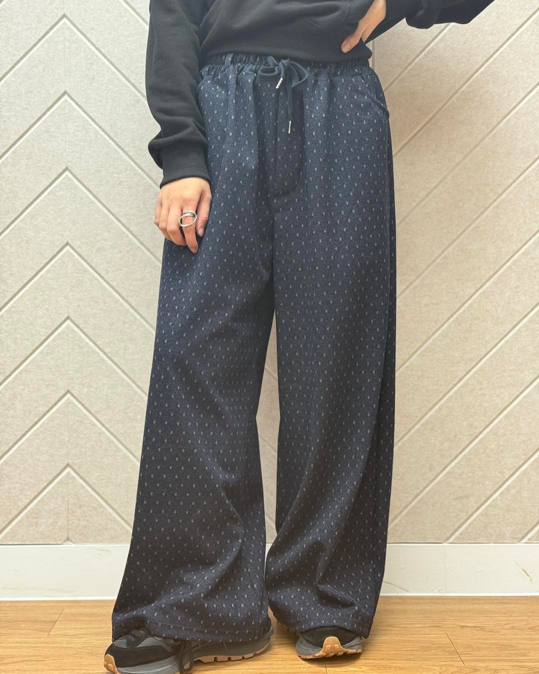 斜紋絨布闊身直腳褲