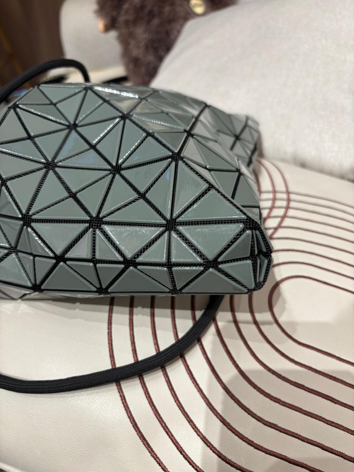 Issey Miyake Bao Bao Crossbody Bag 100%Authentic, 98%New ✅Dust bag
