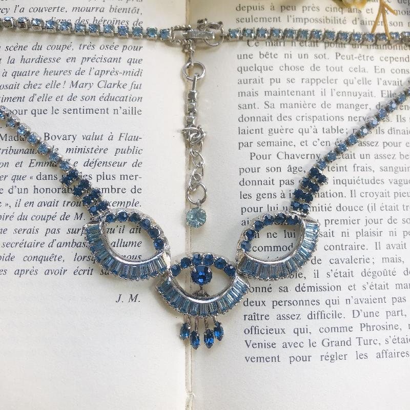 Vintage C.a. 1960s "Keye"Designer Blue Baguette Rhinestone/Crystal Swinging Necklace (MT1824)