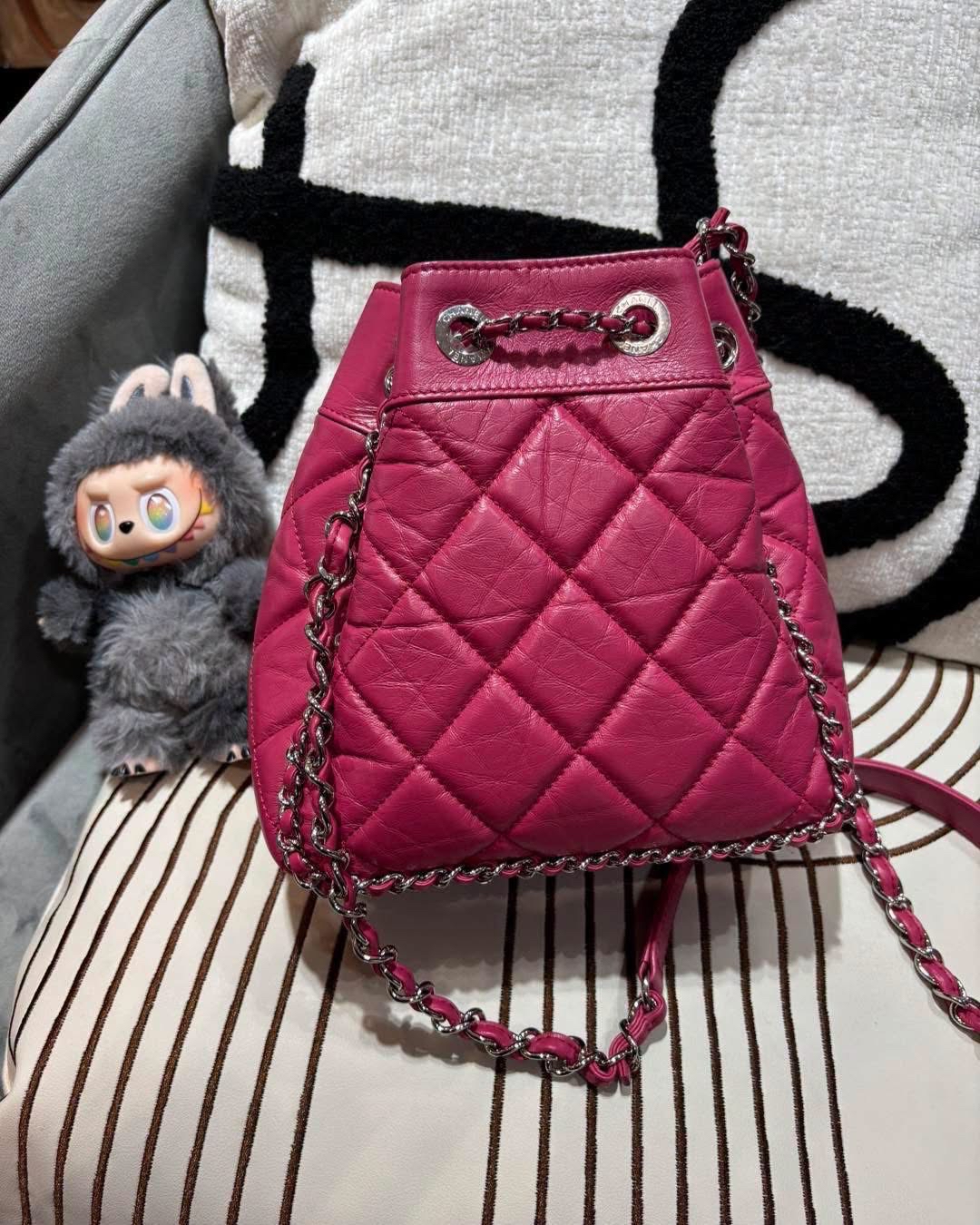 Chanel Crumpled Calfskin Quilted Chain All Over Drawstring Bucket Bag Pink 100%Authentic, 98% new  ✅honogram✅dust bag 