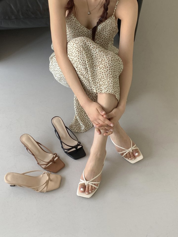 Straps Kitten Heels (4 colors)