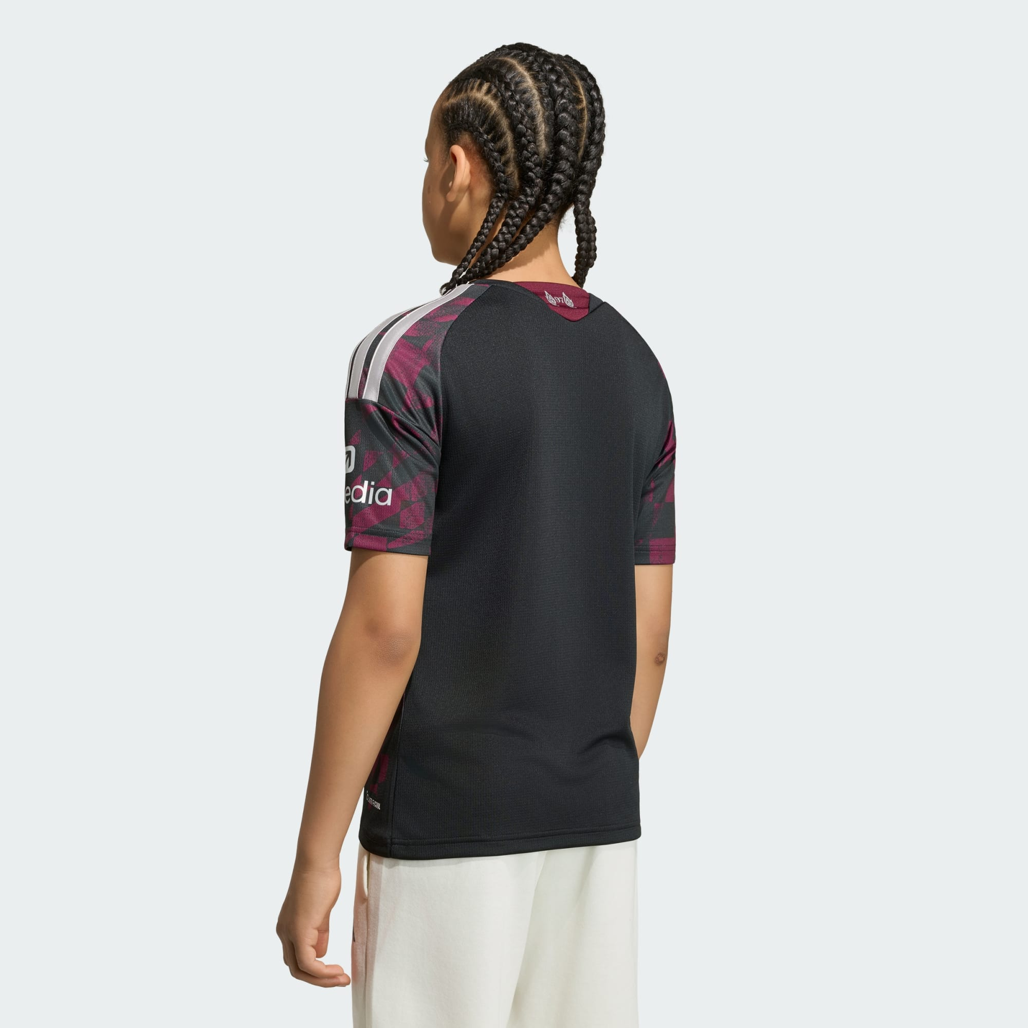 🚩Kop的旗海震撼 Adidas Liverpool 利物浦 2026-27 童裝三客球迷版球衣 (可加印字章) KB8284