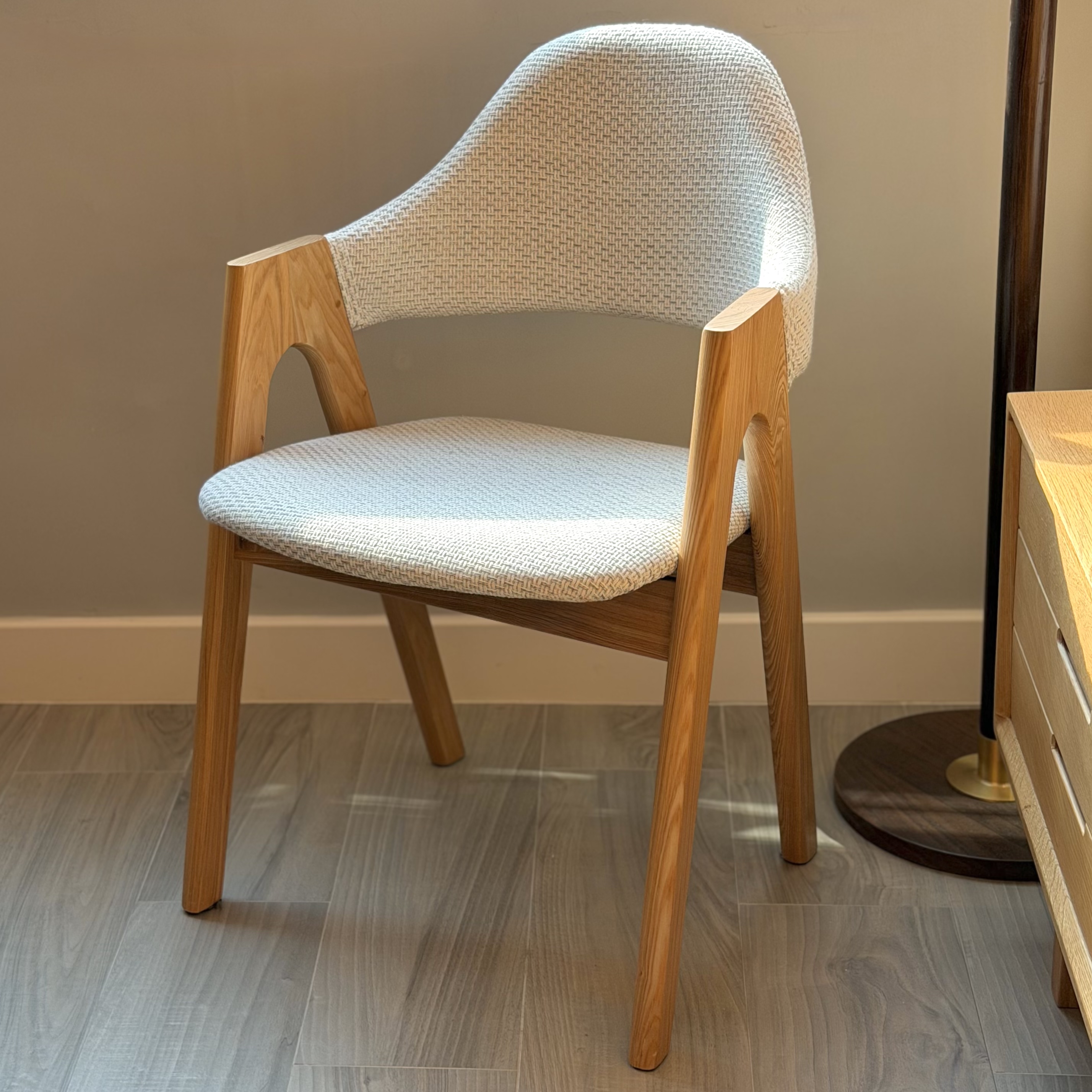 陳列品清貨 TAI Arm Chair 