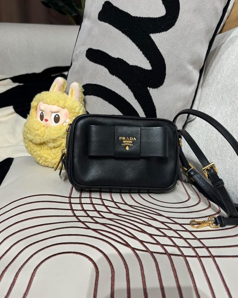 Prada Camera Bag 黑色牛皮斜孭袋100%Authentic, 95%New 