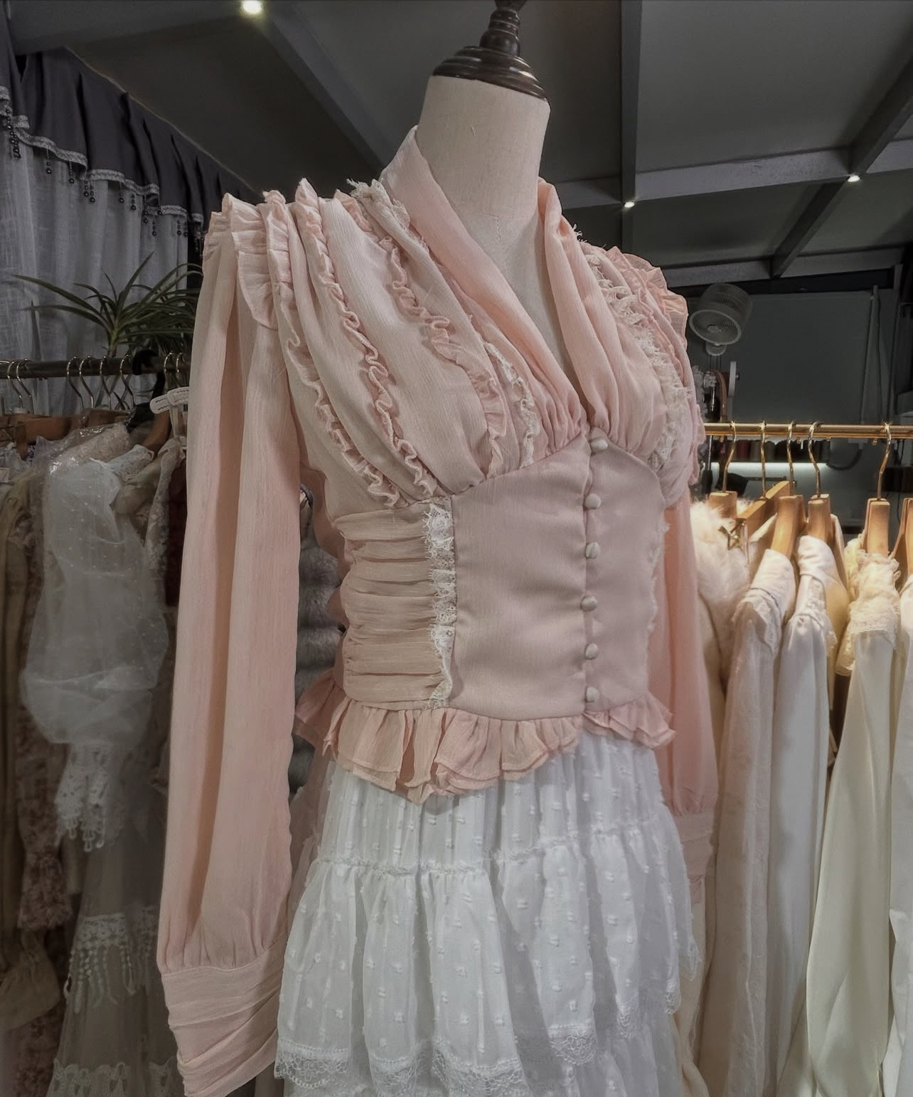 優雅粉紅奏摺襯衫