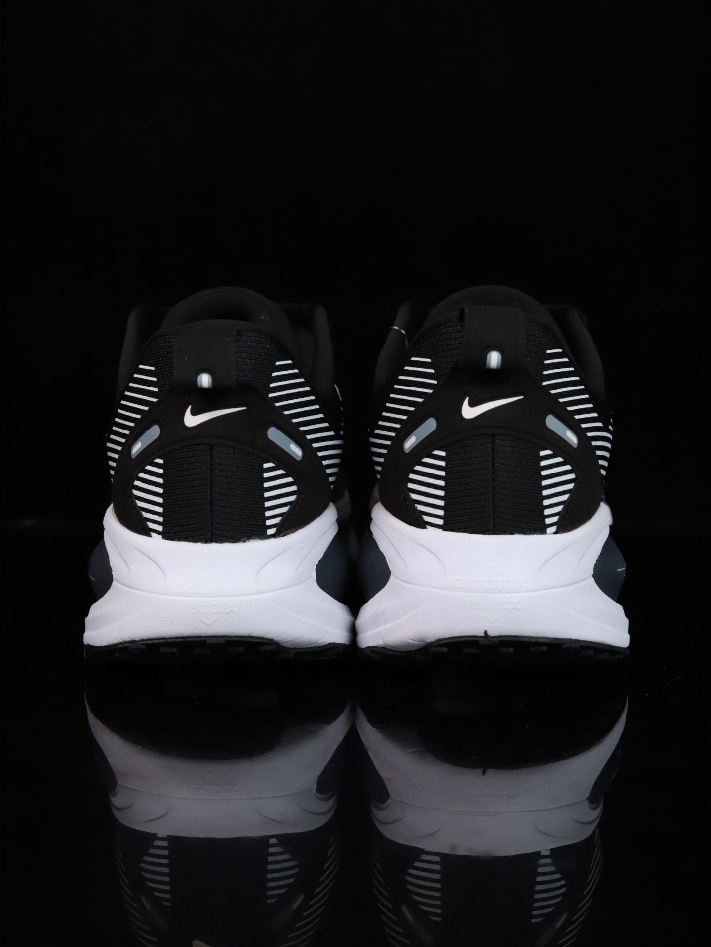 Nike Vomero 18 HM6803-007