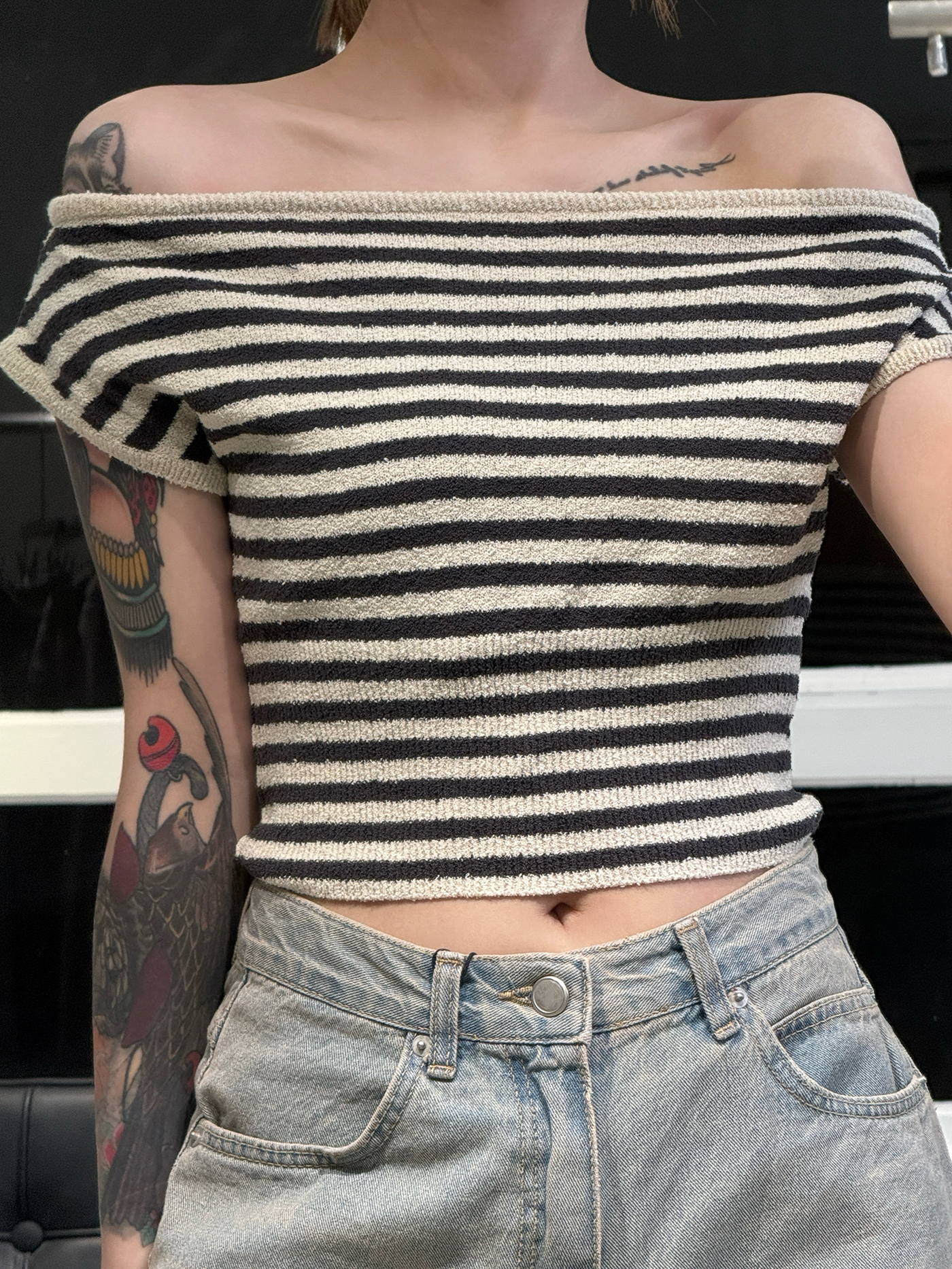 𝐎𝐟𝐟-𝐬𝐡𝐨𝐮𝐥𝐝𝐞𝐫 𝐬𝐭𝐫𝐢𝐩𝐞𝐝 𝐤𝐧𝐢𝐭 𝐭𝐨𝐩
