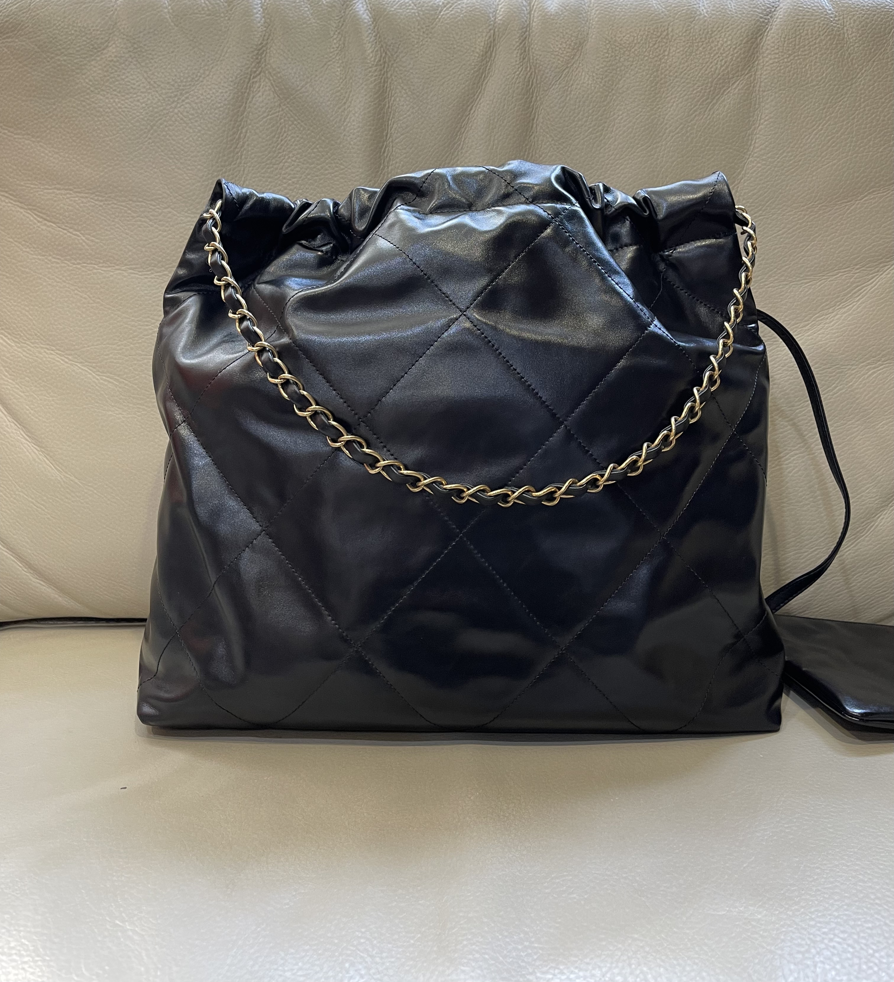 Pre-owned Chanel 22 bag / Product Code: 26031413