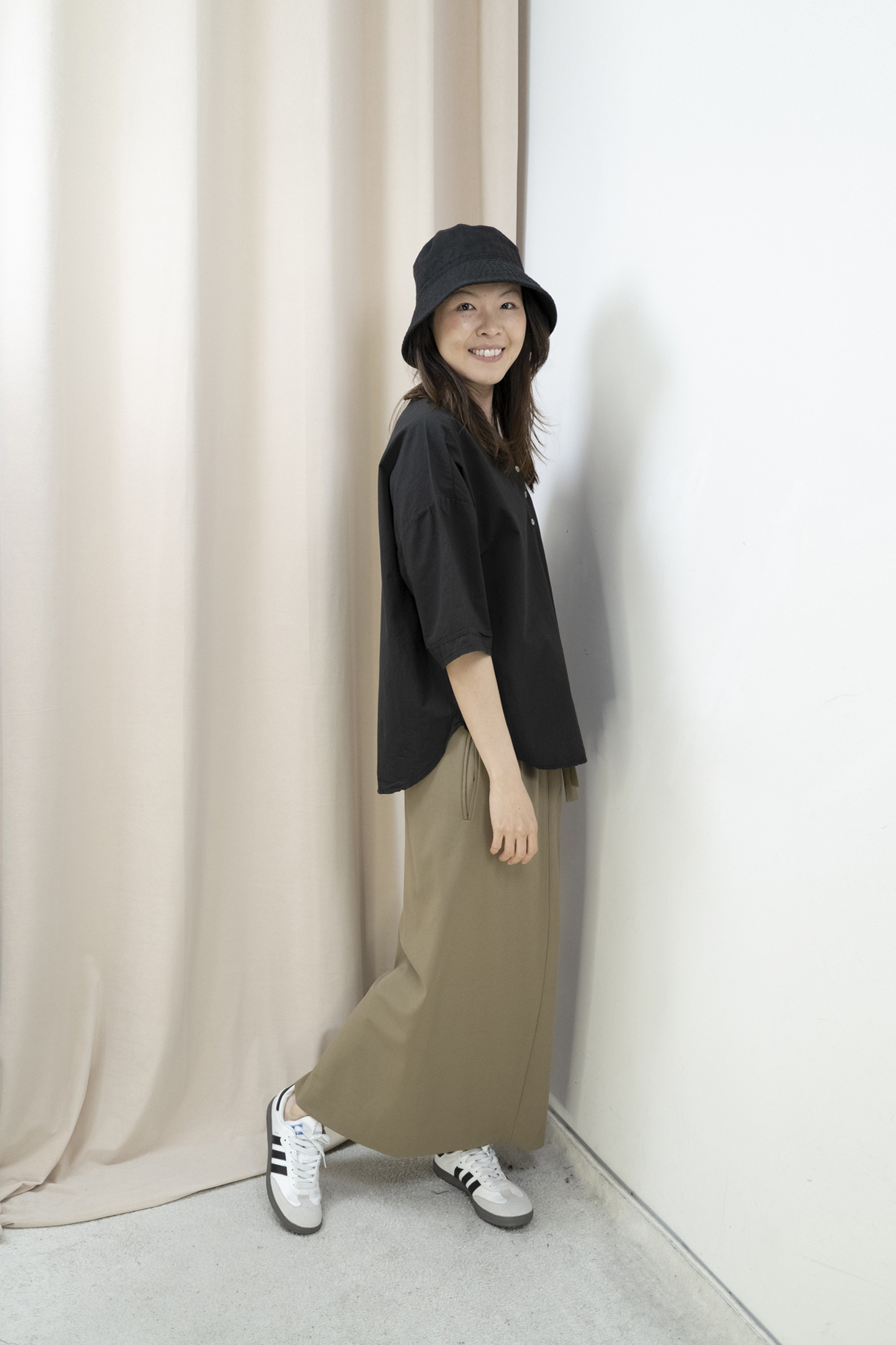 半開胸口袋斯文休閒上衣(黑色）