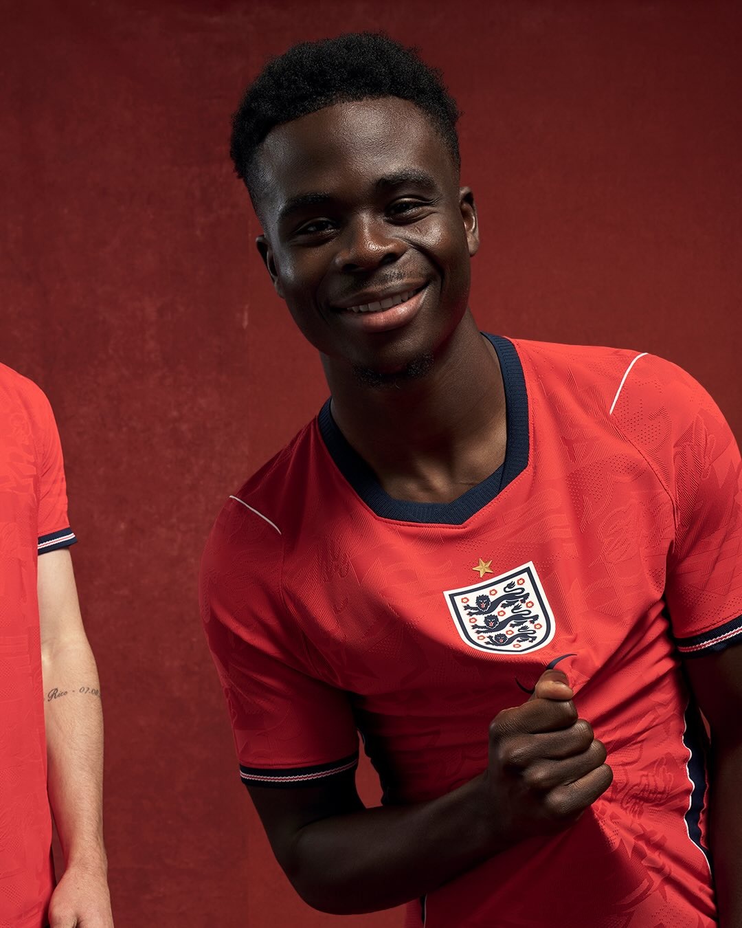 經典三色重現 Nike England 英格蘭 2026-27 作客球員版球衣 (可加印字章) IB5195