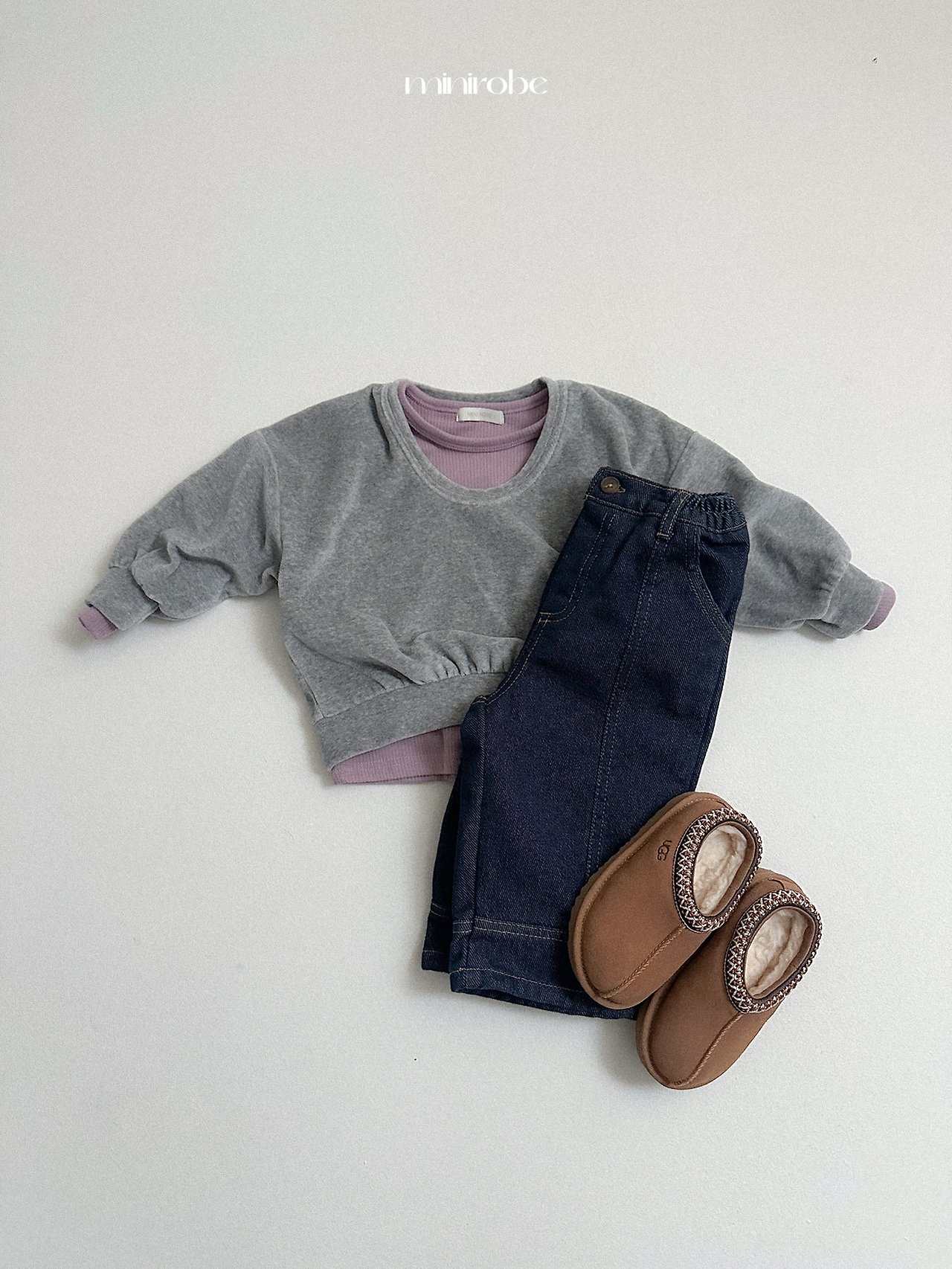 Mnirobe | Velour U-Neck Sweatshirt