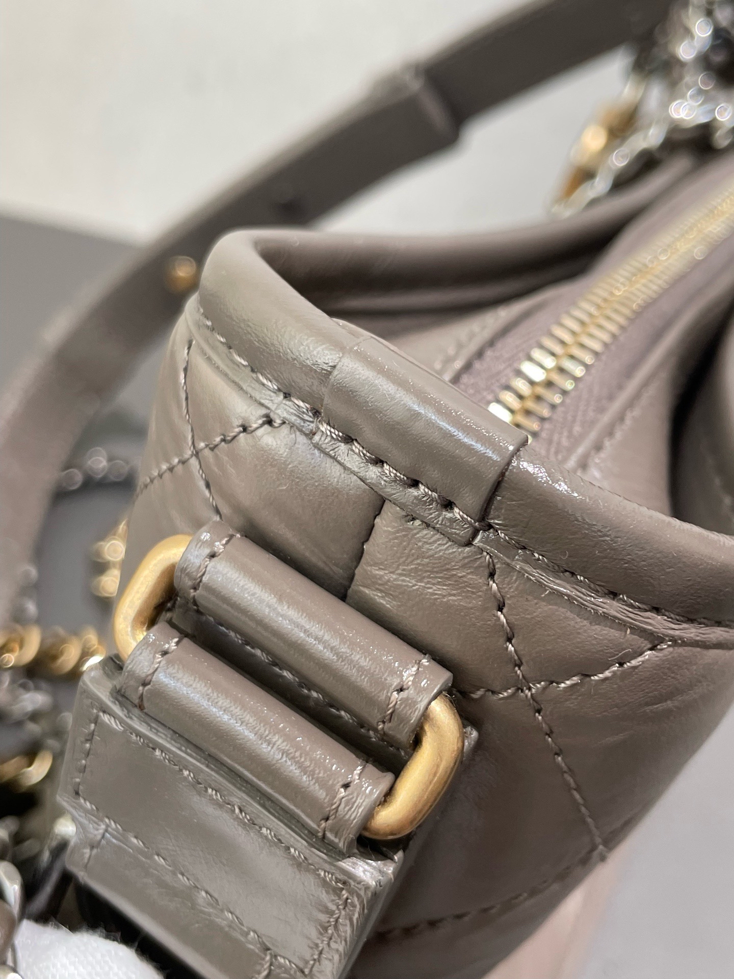 【預訂貨品】CHANEL 大象灰流浪包