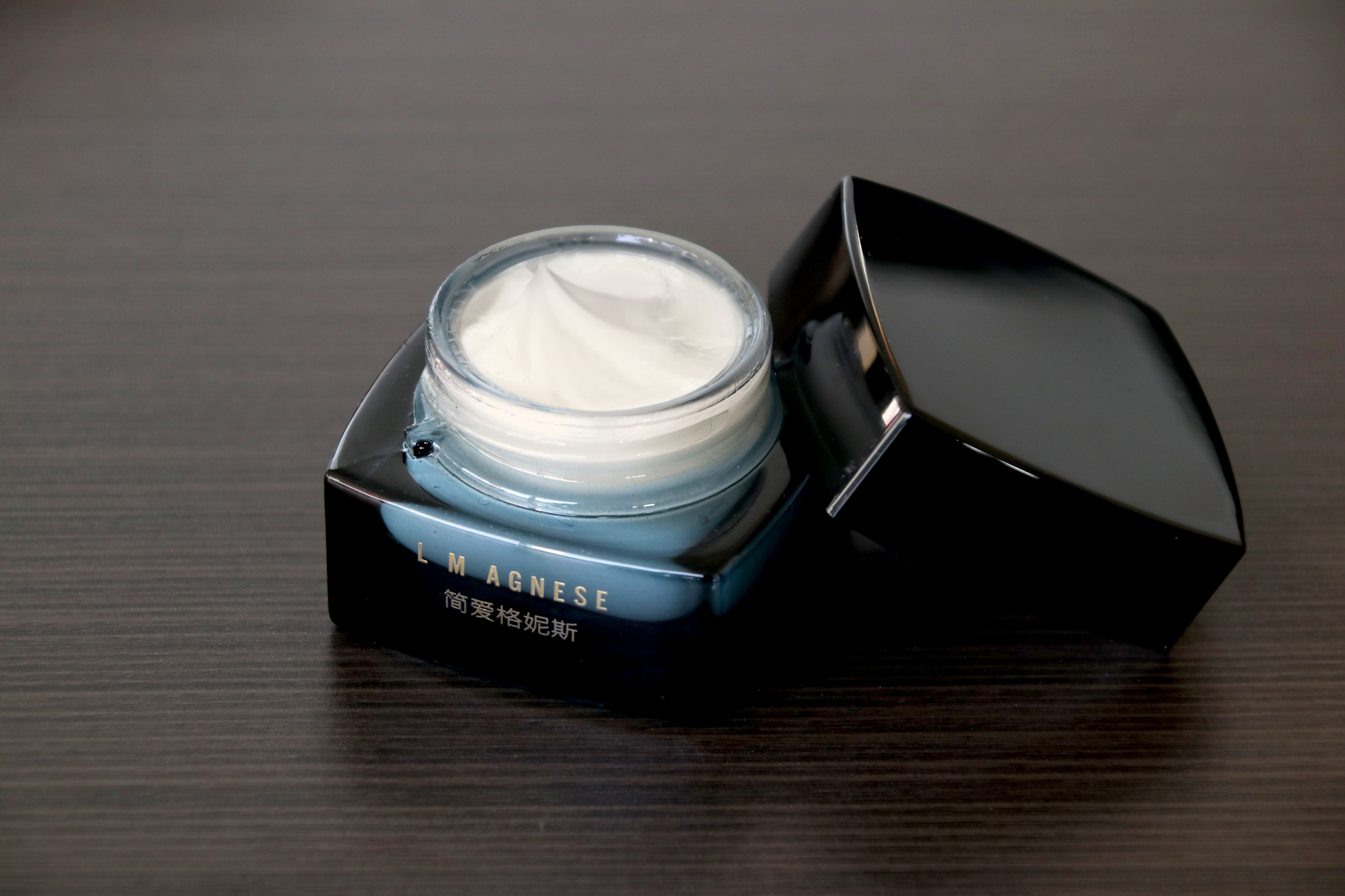 沉香洗发水 + 沉香眼霜