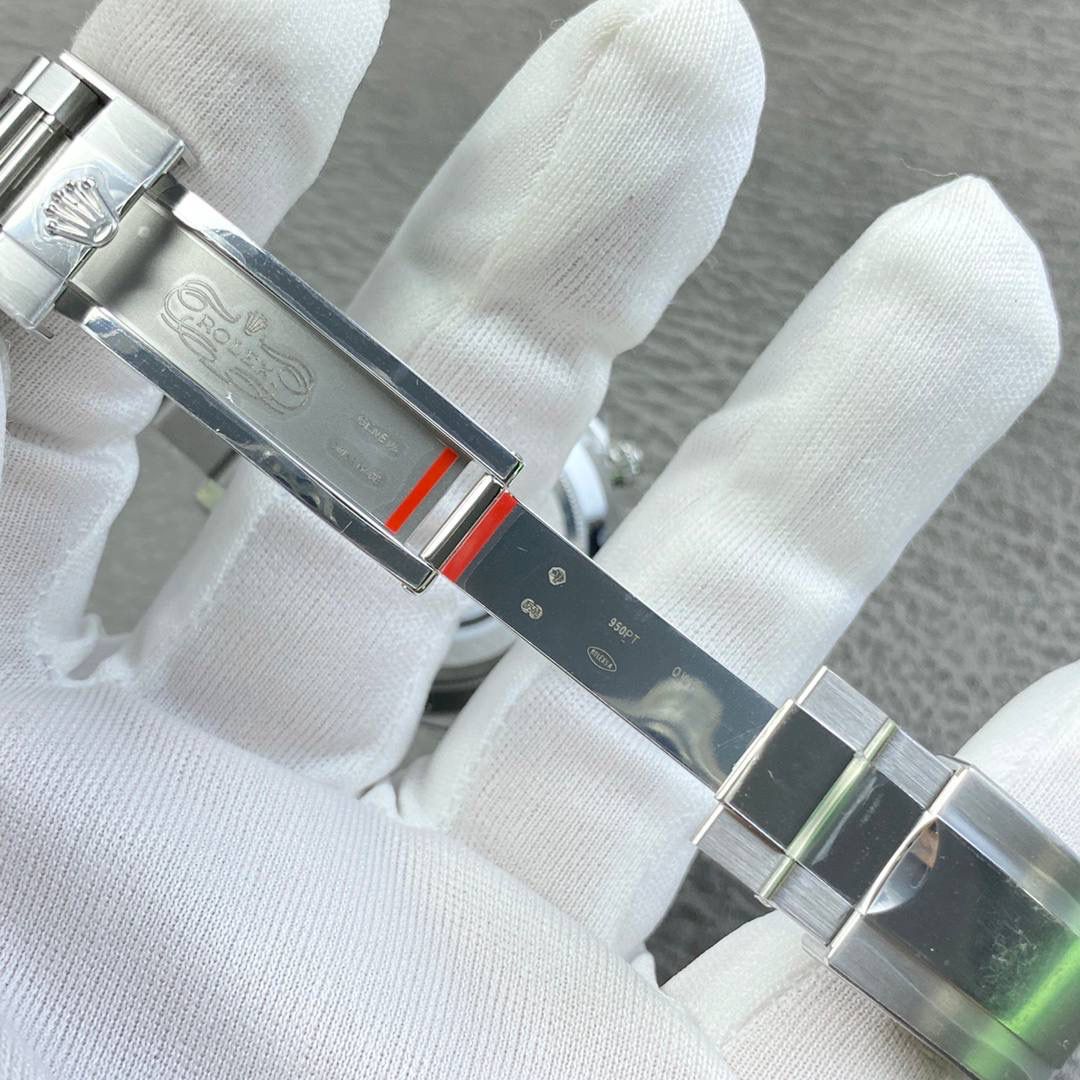 C厂！劳力士迪通拿系列，冰蓝迪！莫桑钻刻度，搭载丹东厂的4130机芯，40mm直径，12.2厚度！