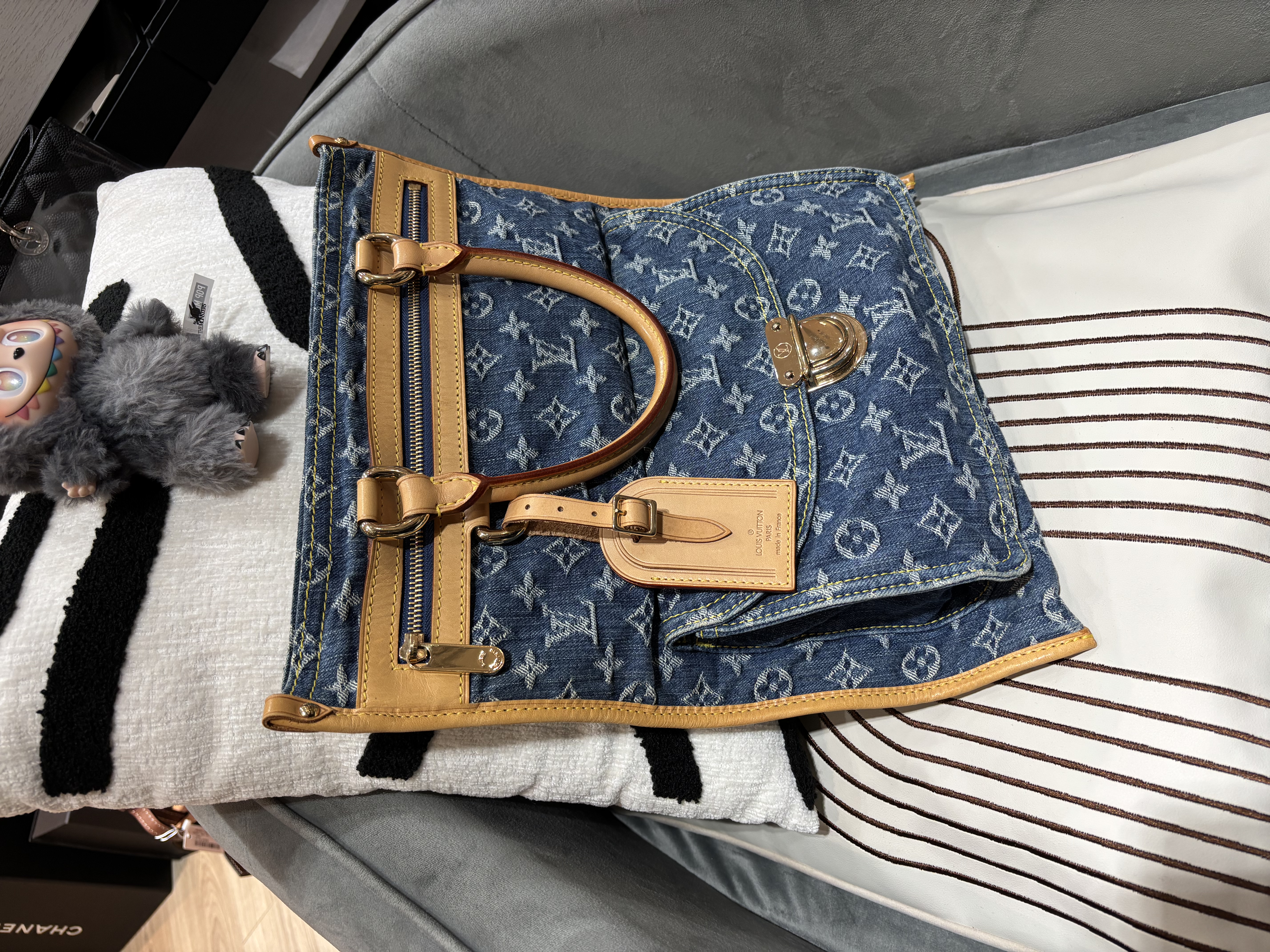 Lv Denim Monogram Flat Shopper 限量版牛仔 M95018 100%Authentic, 95%New ✅Dust bag