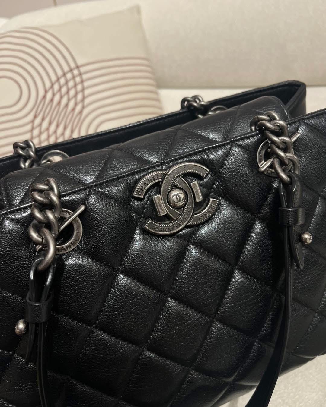 Chanel Shoulder Bag 100%Authentic, 95%New ✅貼✅Dust bag