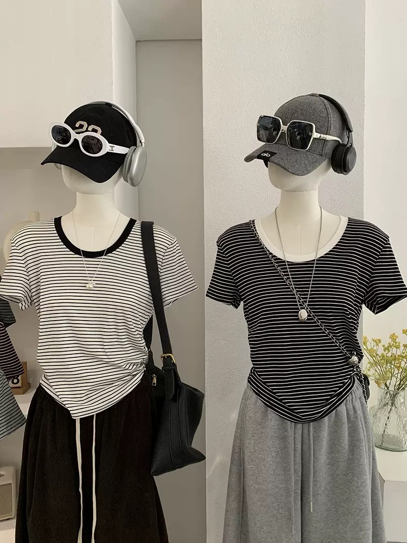 显瘦U领撞色线条Tee