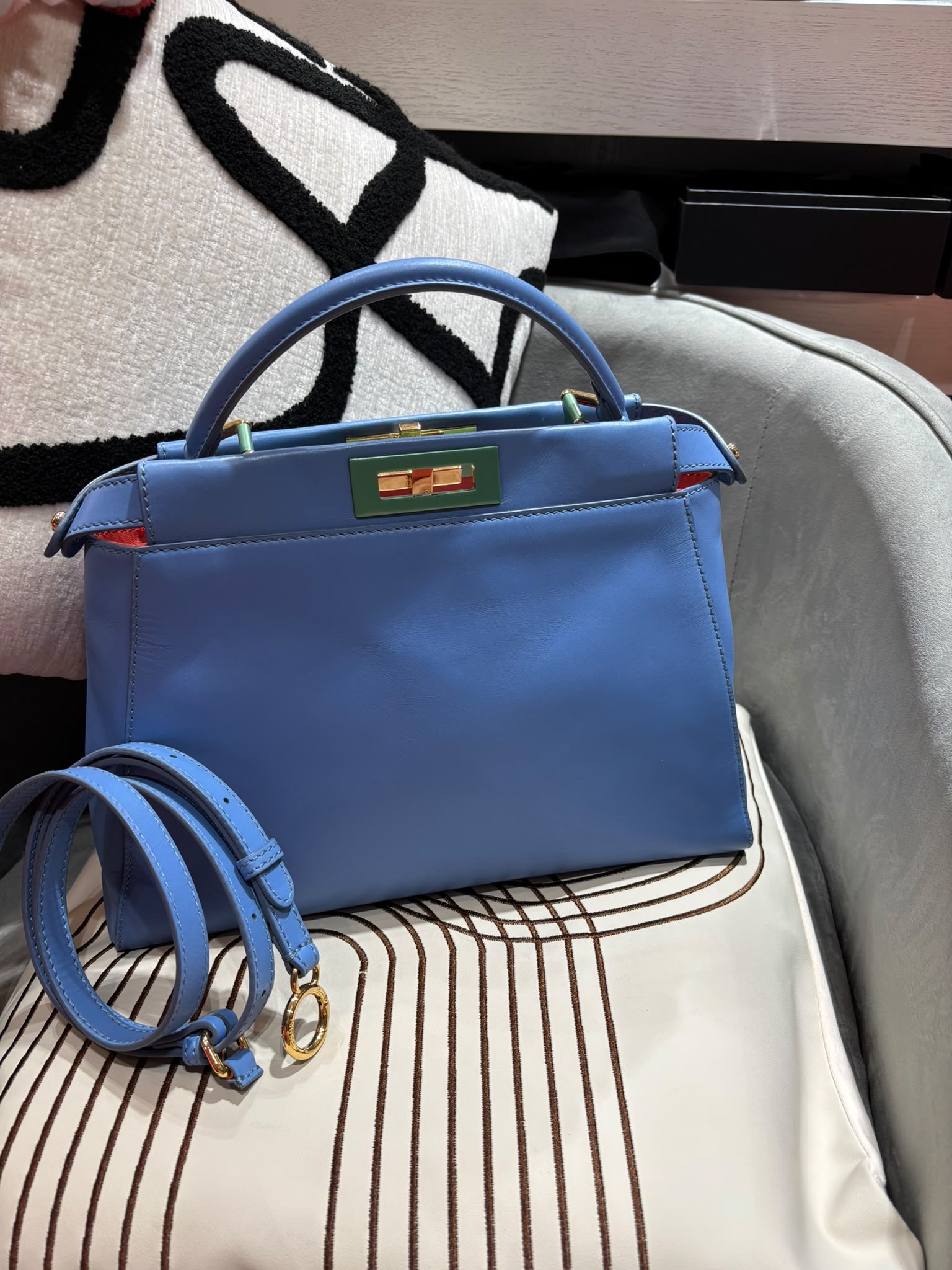 Fendi PEEKABOO REGULAR 100%Authentic , 98%new  ✅塵袋✅booklet tap 