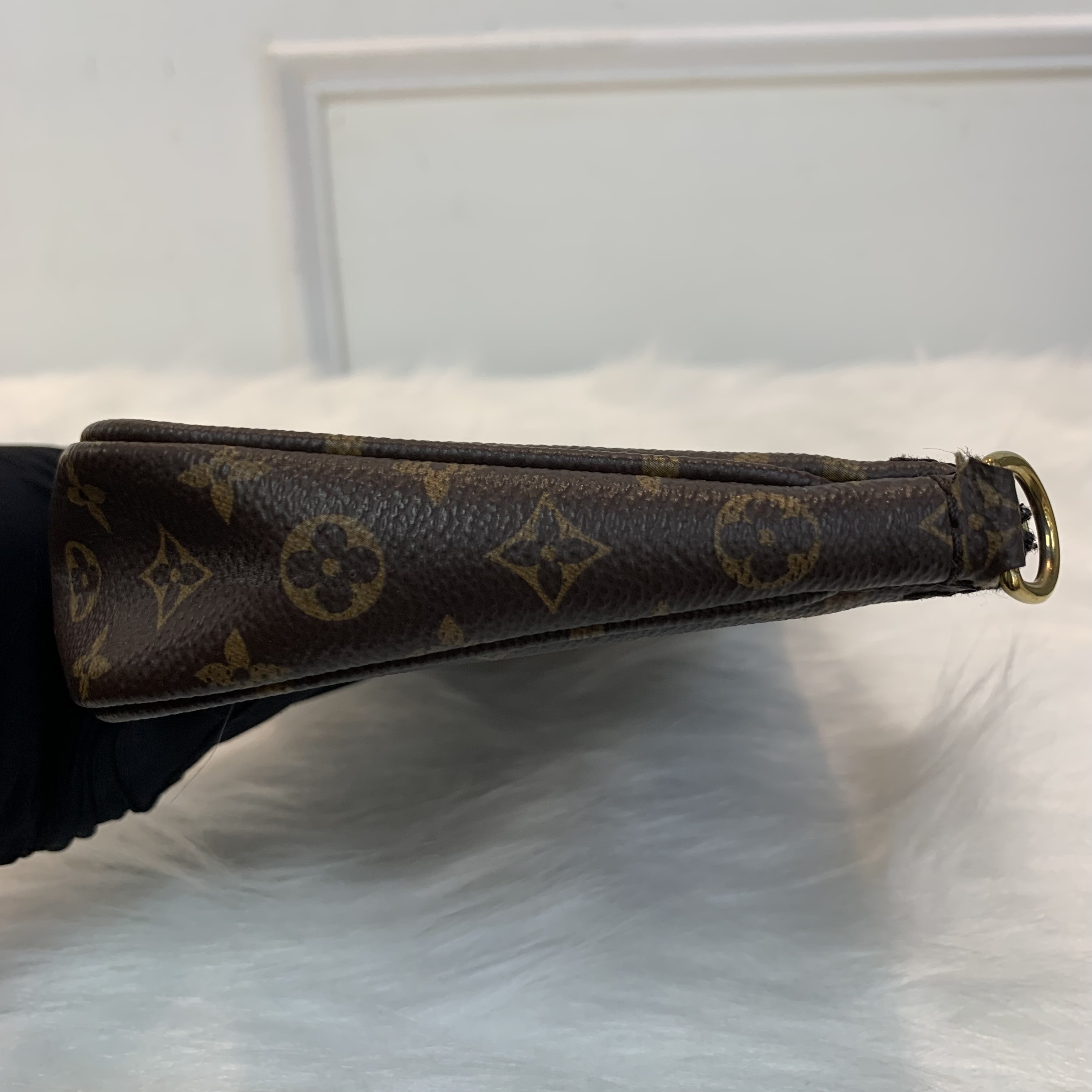 LV老花五合一金扣手挽肩背棕色包