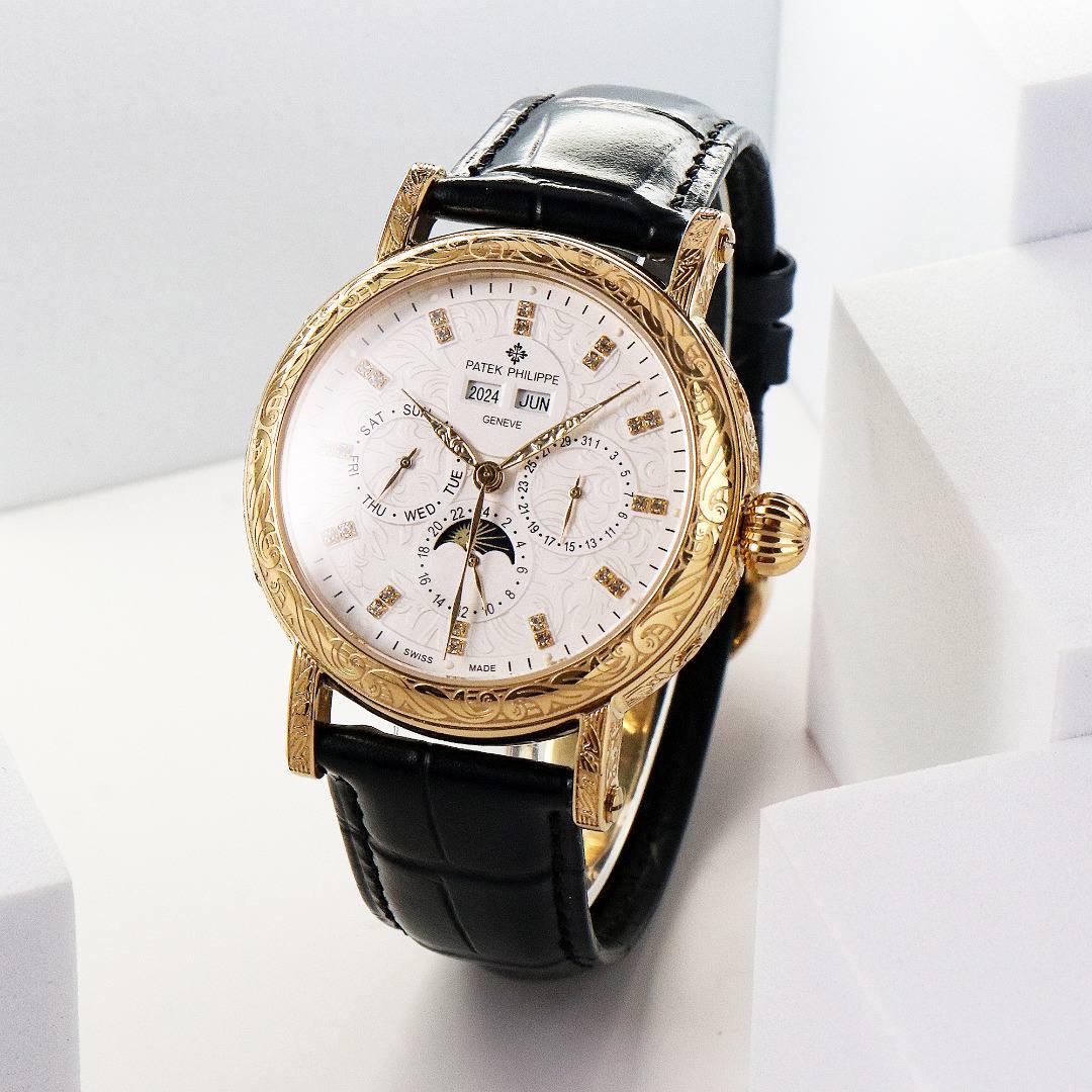 【铁划银钩 苍劲有力】高颜值新品 古朴。复古。精湛的工艺！ 年度最佳典藏之作——百达翡丽古典超级复杂多功能 万年历功能腕表 团队历时两年多精心设计，不计成本，敢为人先，力求完美，克服重重难关，突破多层技术瓶颈，机芯型号为CH 29-535 升级版，质量稳定！【表带】经典意大利小牛皮表带，纹路清晰，质感好。搭配圈市面最顶级的百达翡丽灯笼表扣，通用原装无压力。 优雅的Calatrava雕花表壳极具个性，42毫米的表径适配大众男性手寸，与专柜一致，非常商务可亦休闲。