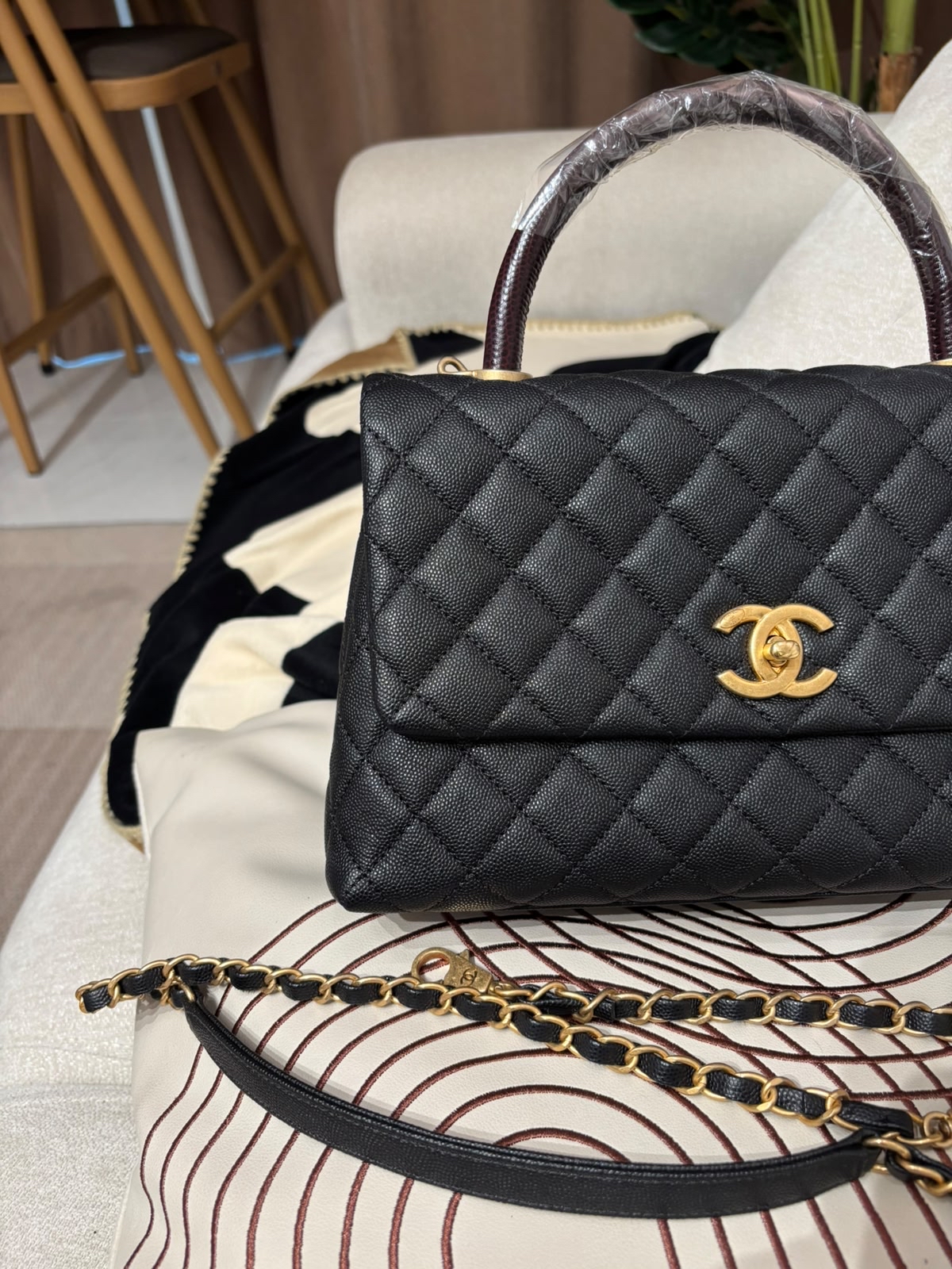 Chanel Coco Handle Medium 黑色荔枝牛皮金扣 100%Authentic, 98%New ✅29Card✅Dust bag✅Box