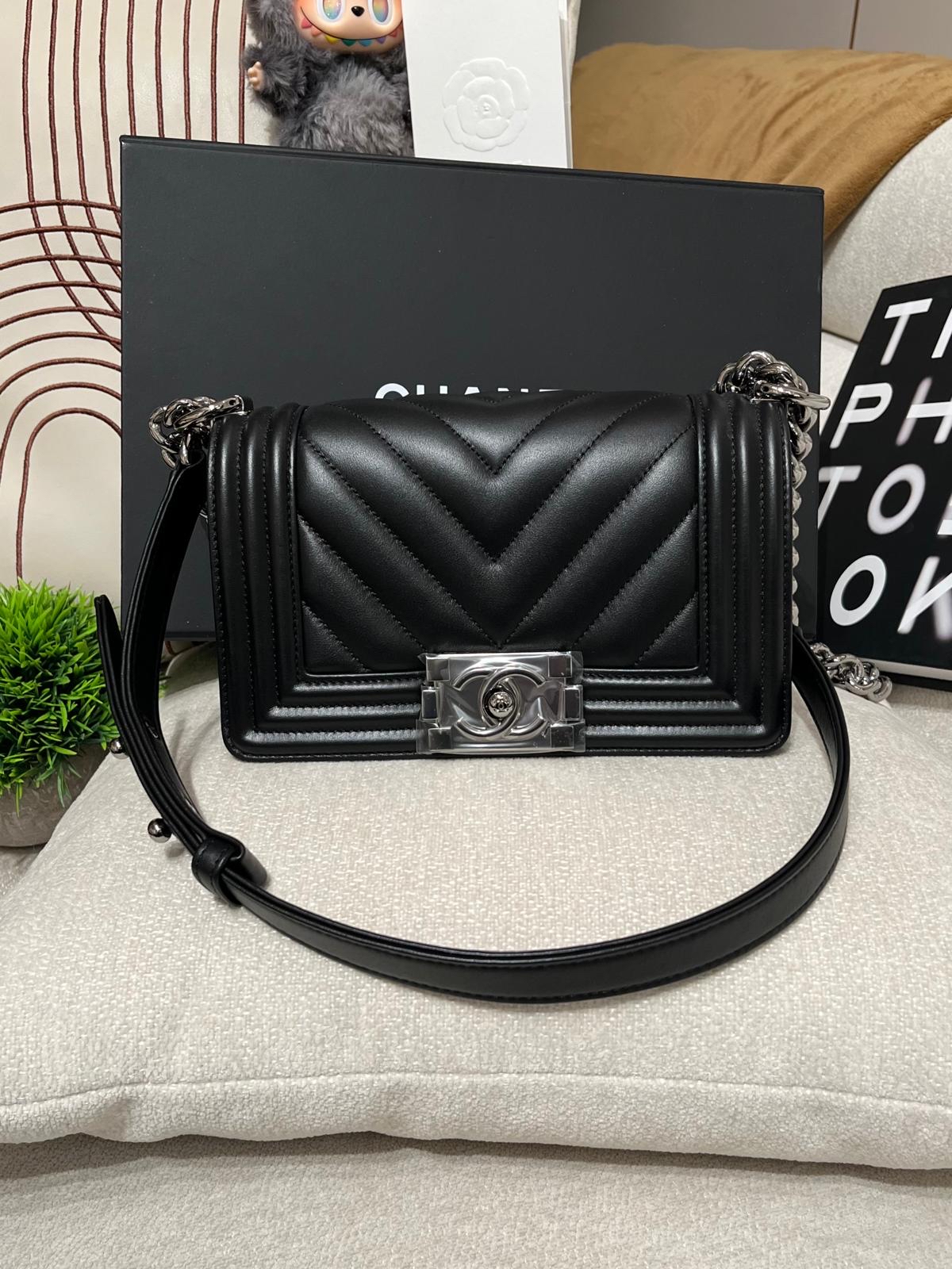 Chanel Boy small 20cm A67085 黑色牛皮亮面銀扣  100%Authentic,100%new全新貨品 ✅專門店收據✅晶片✅塵袋✅box