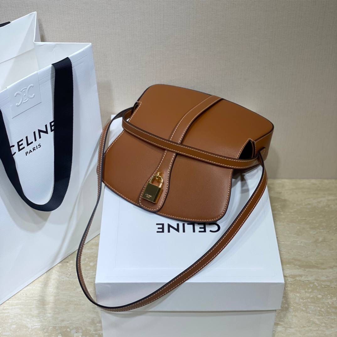 🔥大货实拍图 𝗖𝗘𝗟𝗜𝗡𝗘 ♥ 𝗧𝗔𝗕𝗢𝗨 𝗖𝗟𝗨𝗧𝗖𝗛 型号：10I592 尺寸：18*8*5cm