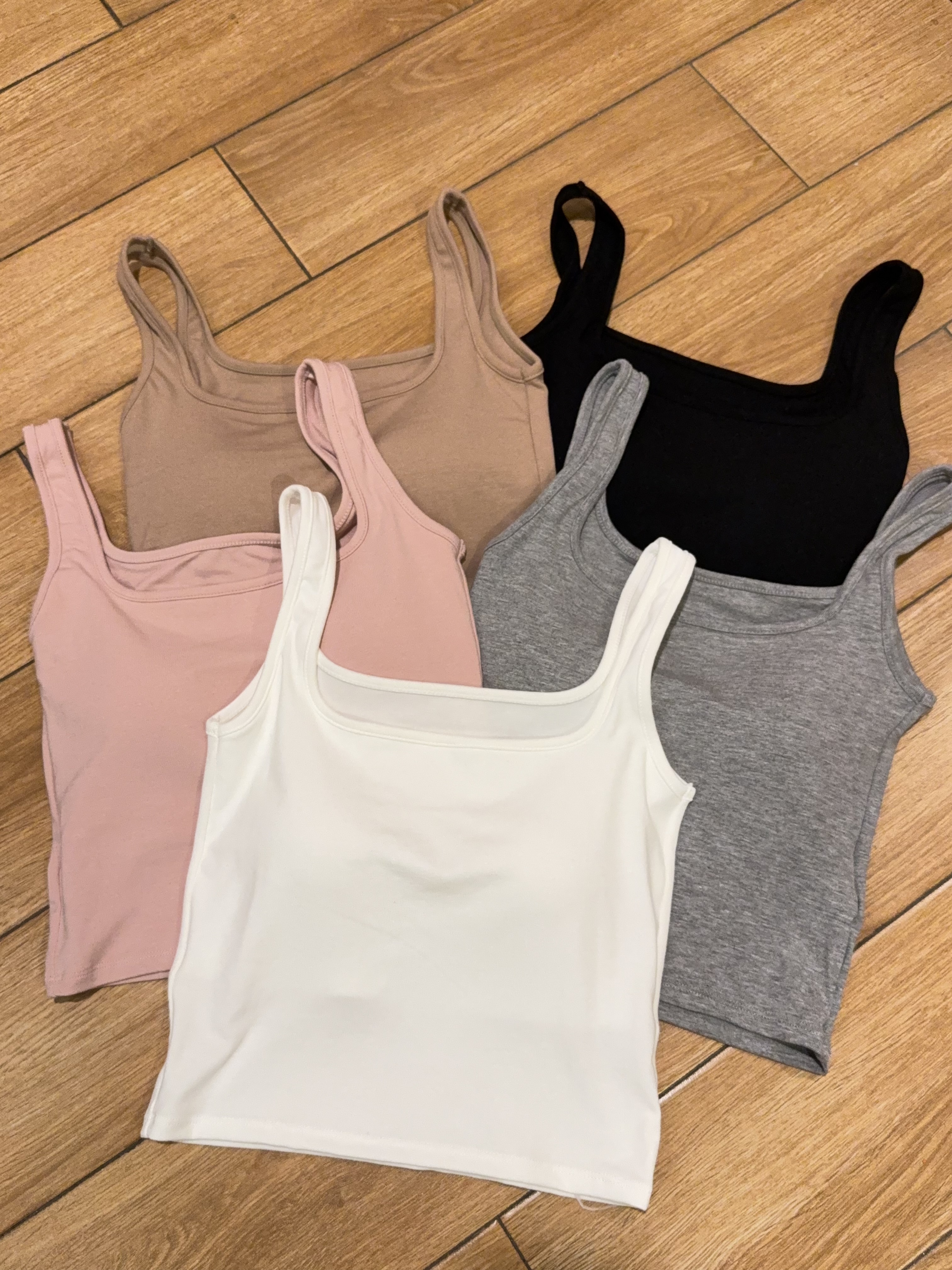 简约基础大方领短背心R2992